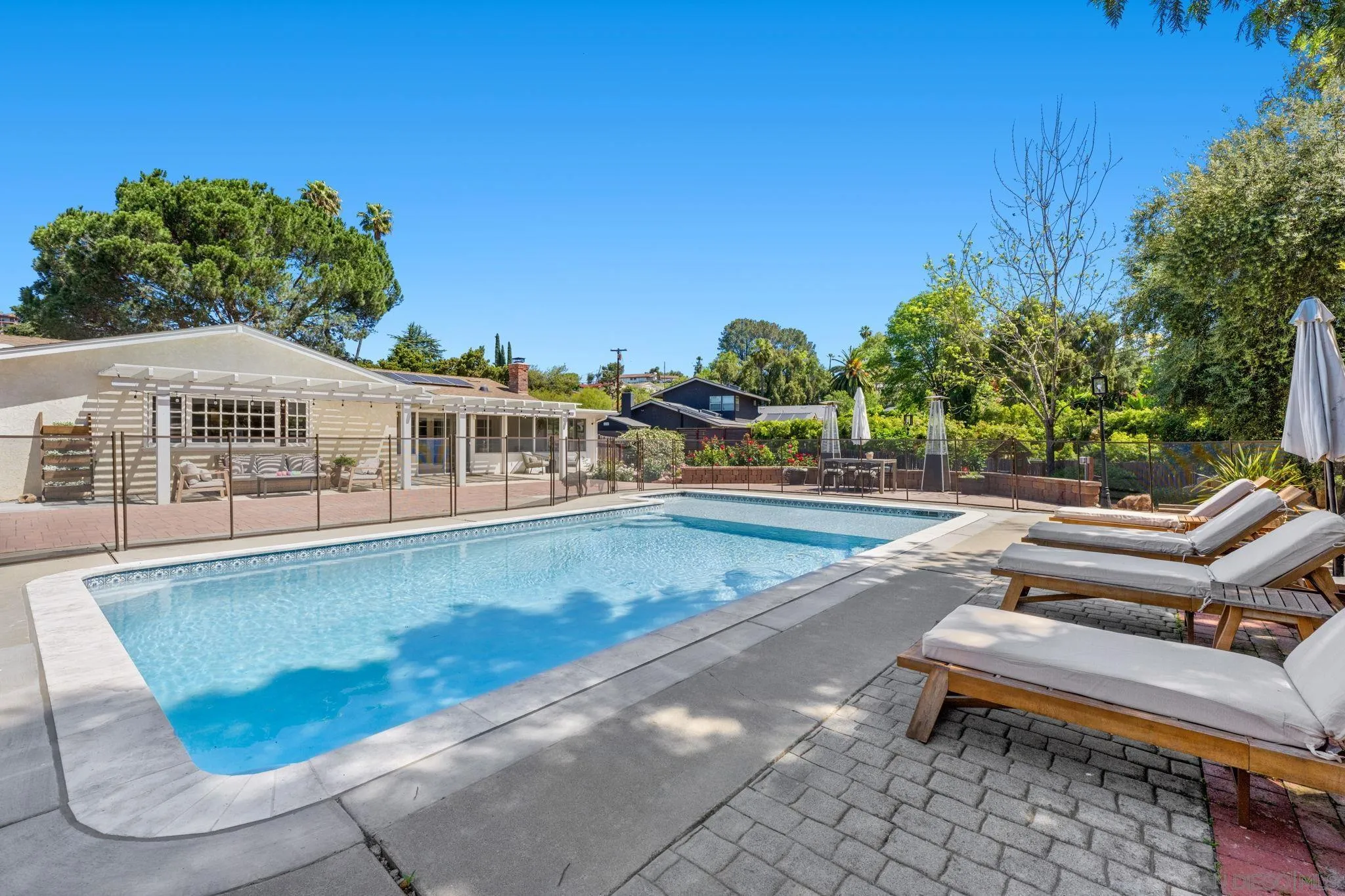 10933 Sunray Pl