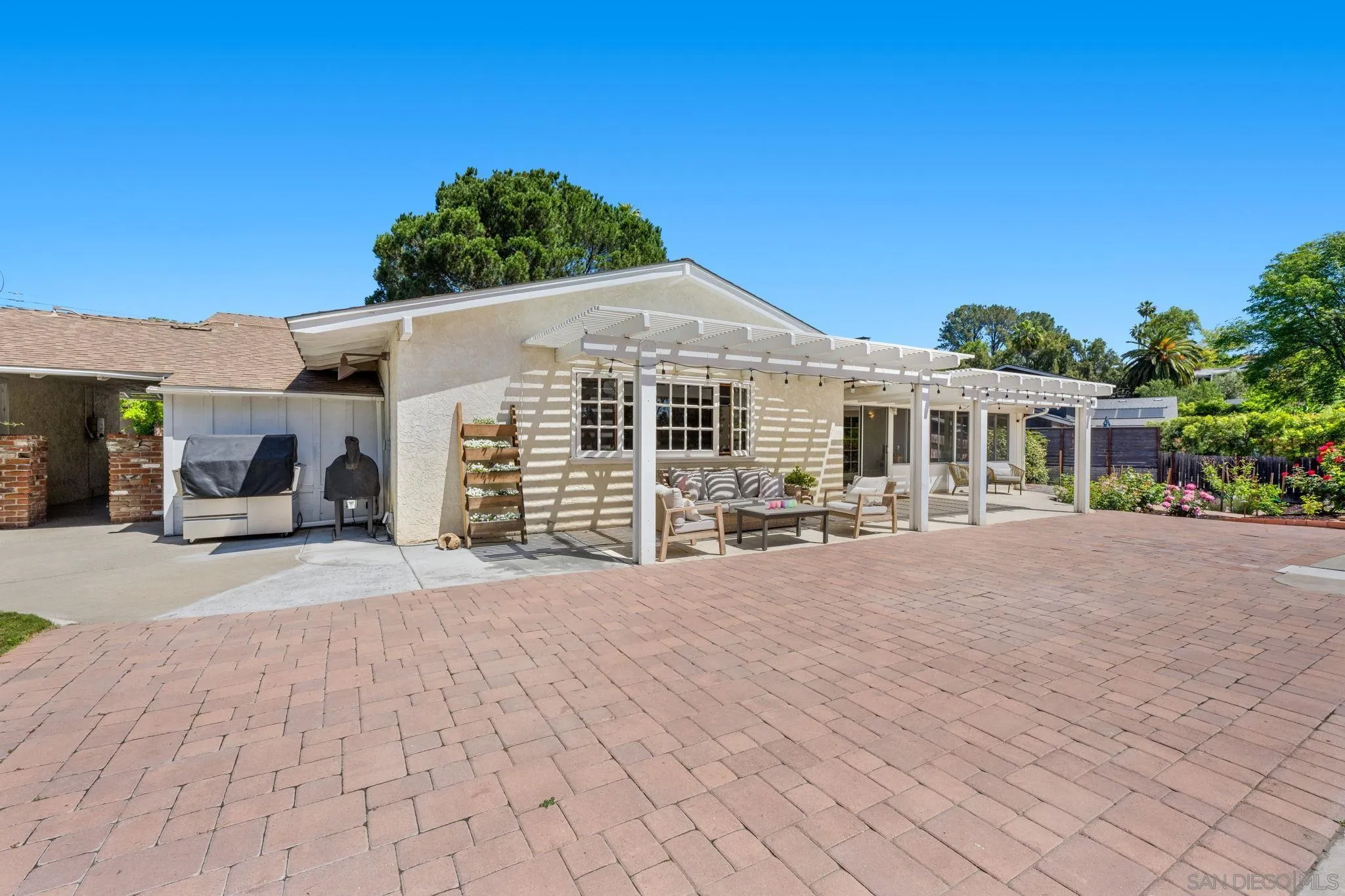 10933 Sunray Pl
