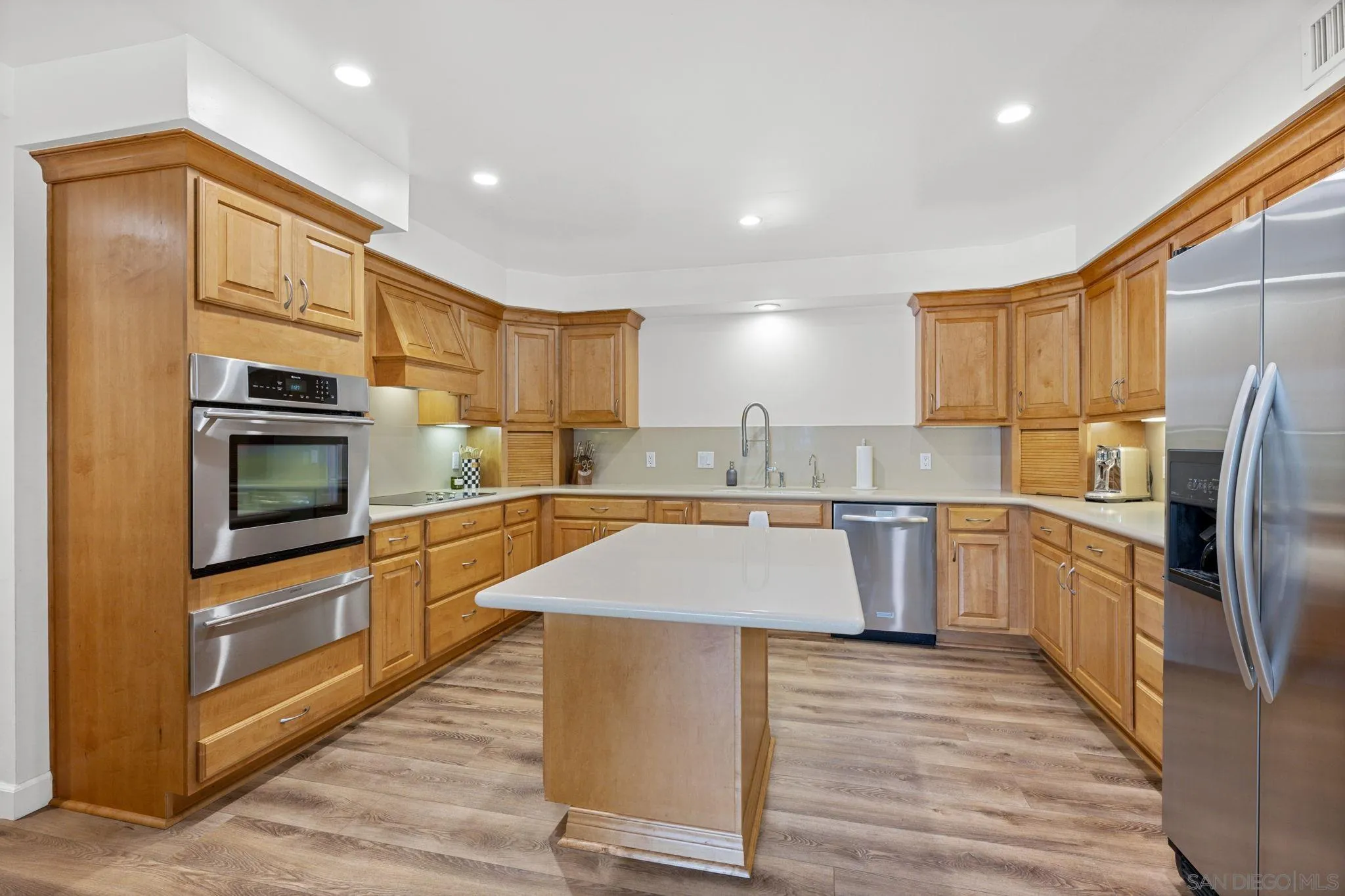 10933 Sunray Pl