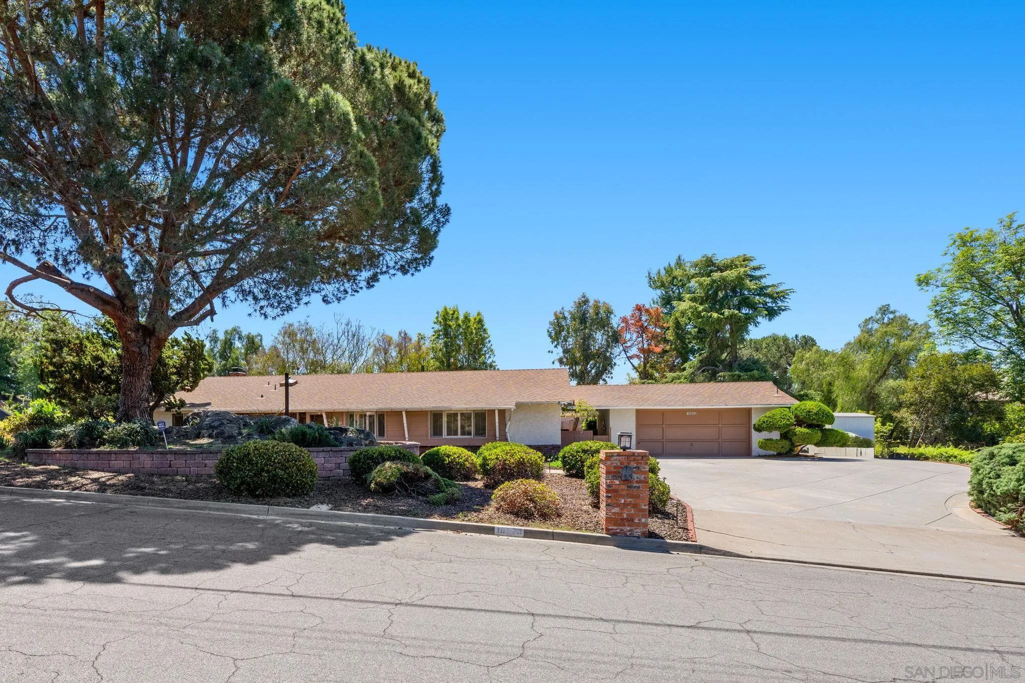 10933 Sunray Pl