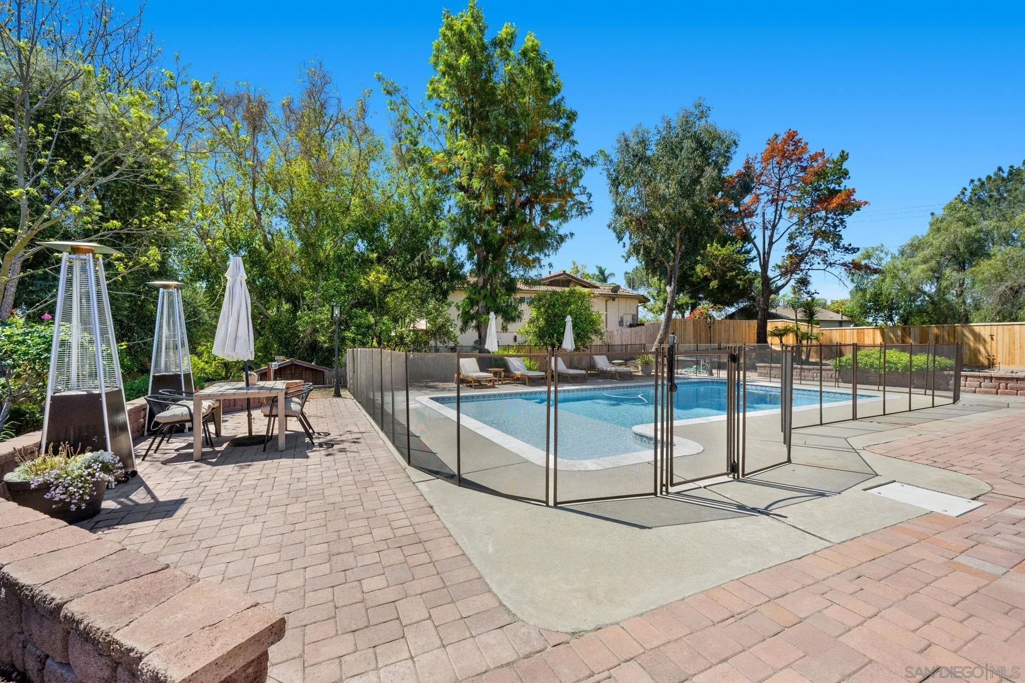 10933 Sunray Pl