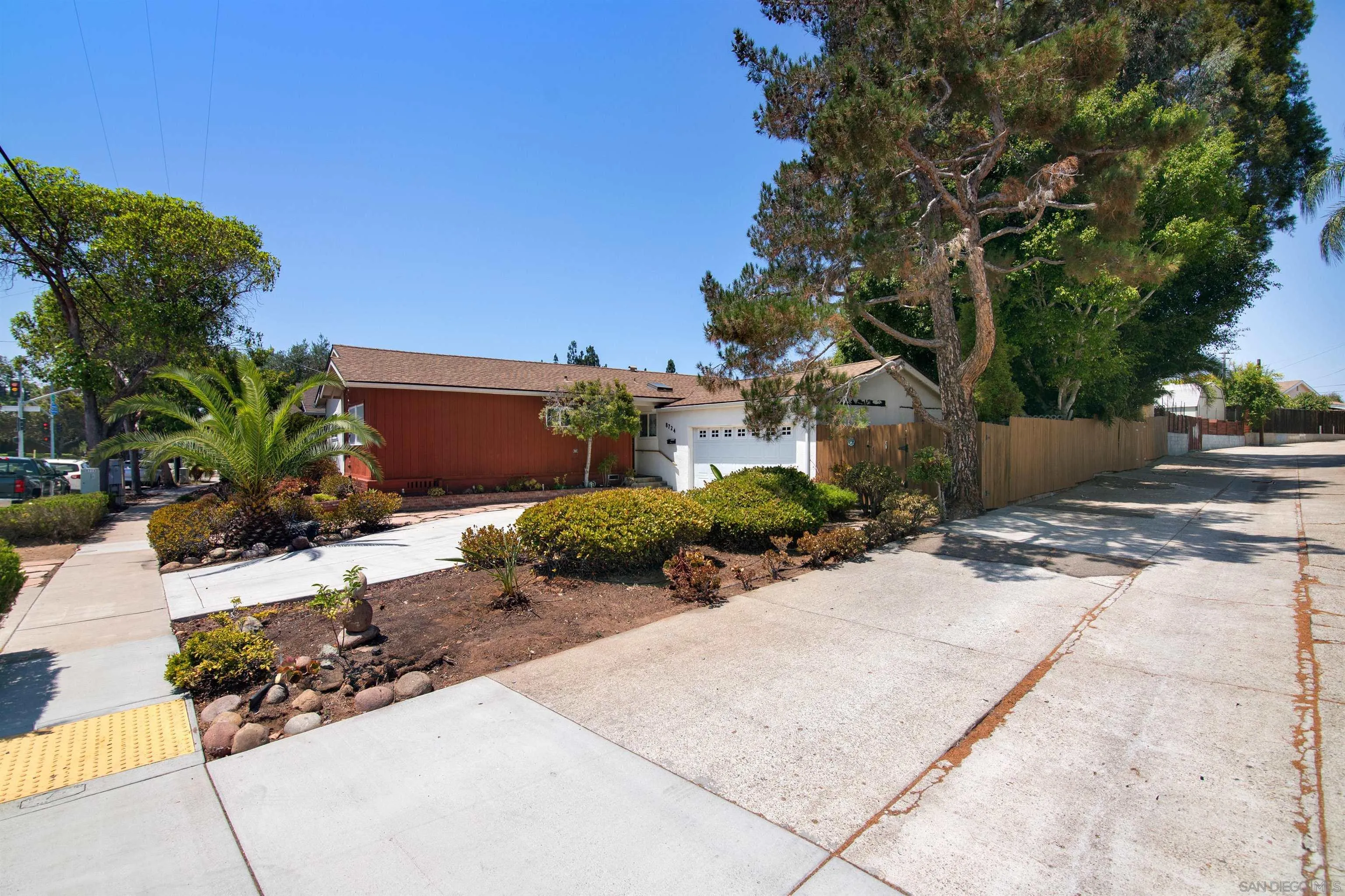 8724 Raejean Ave