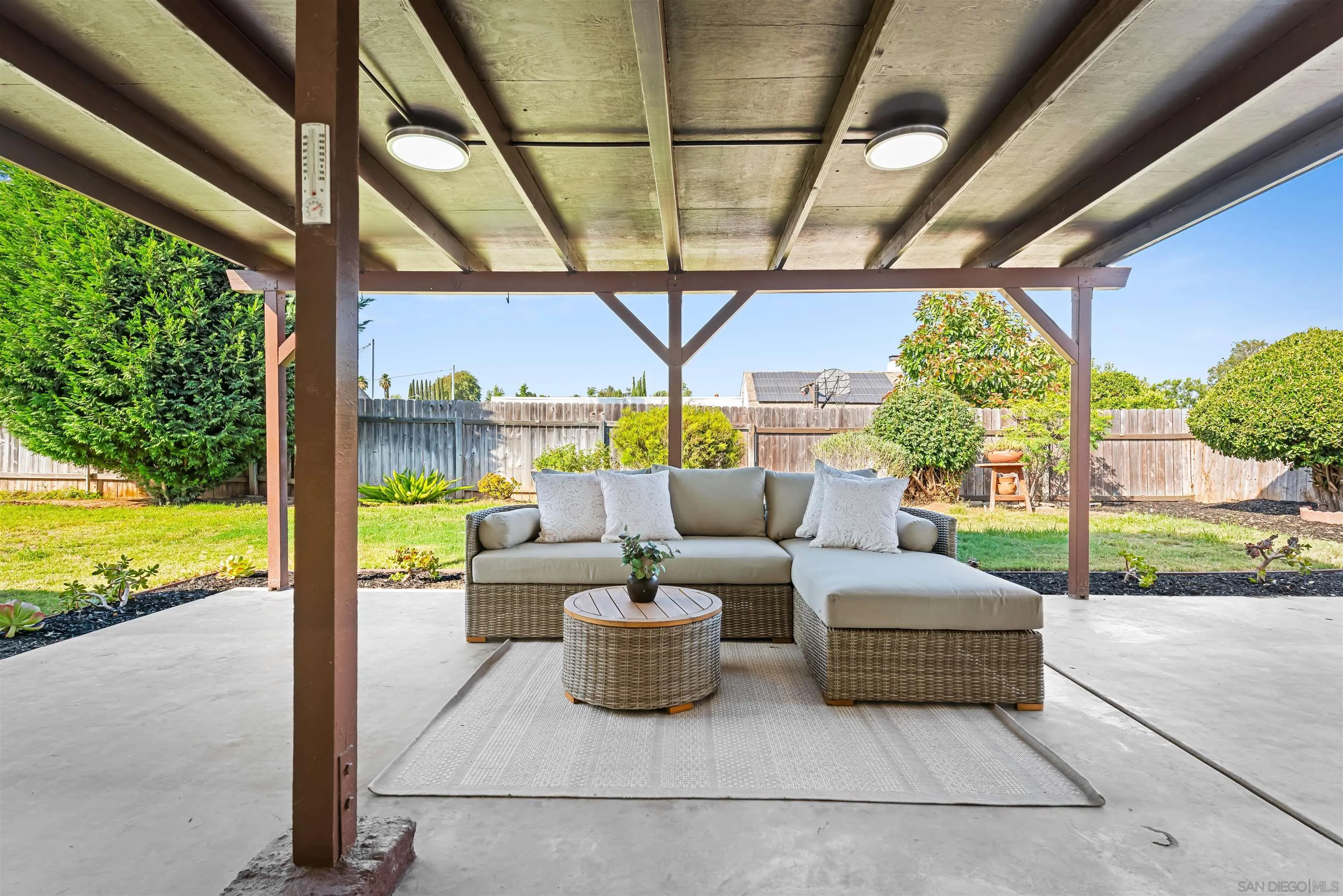 1414 Leslie Ct