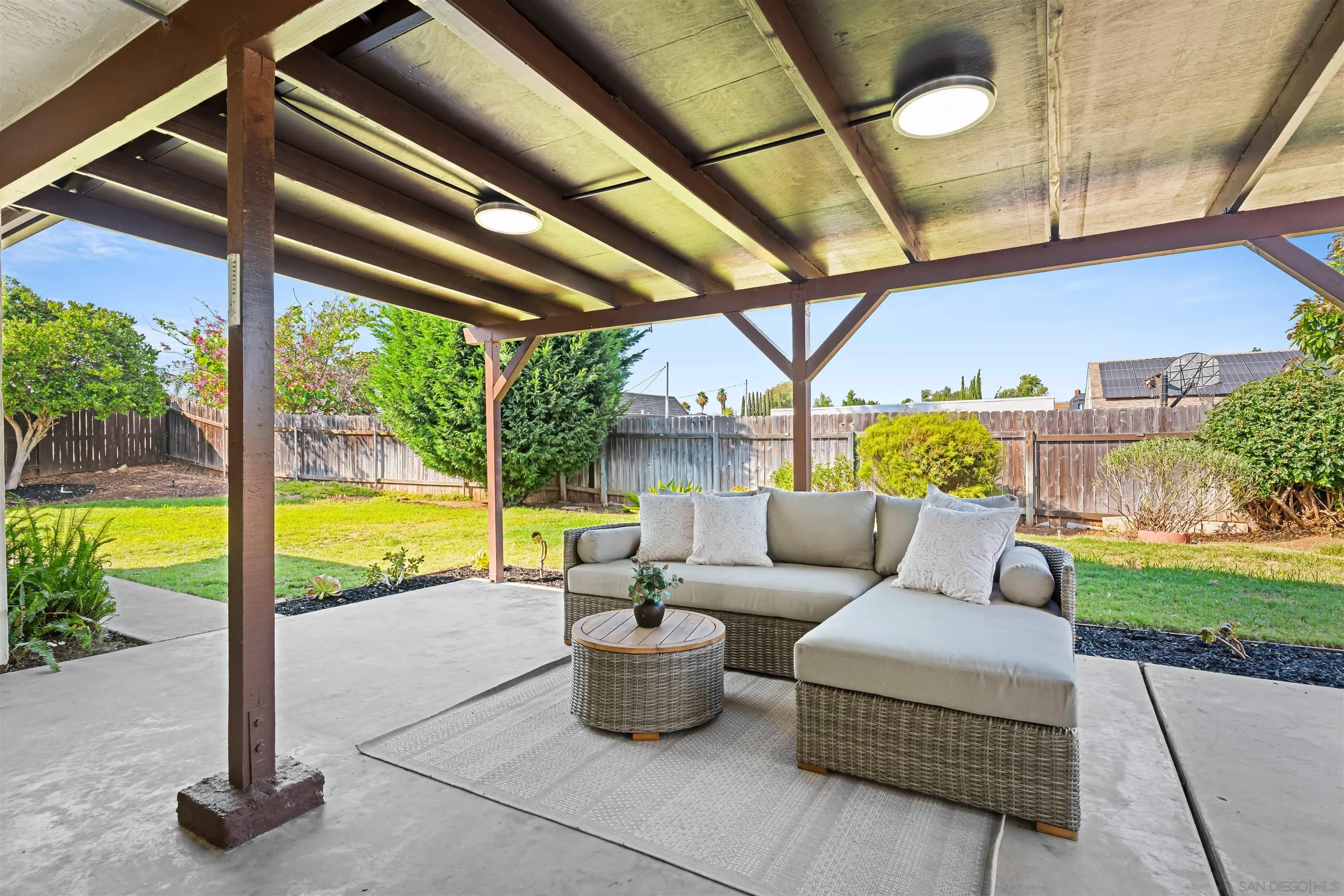 1414 Leslie Ct