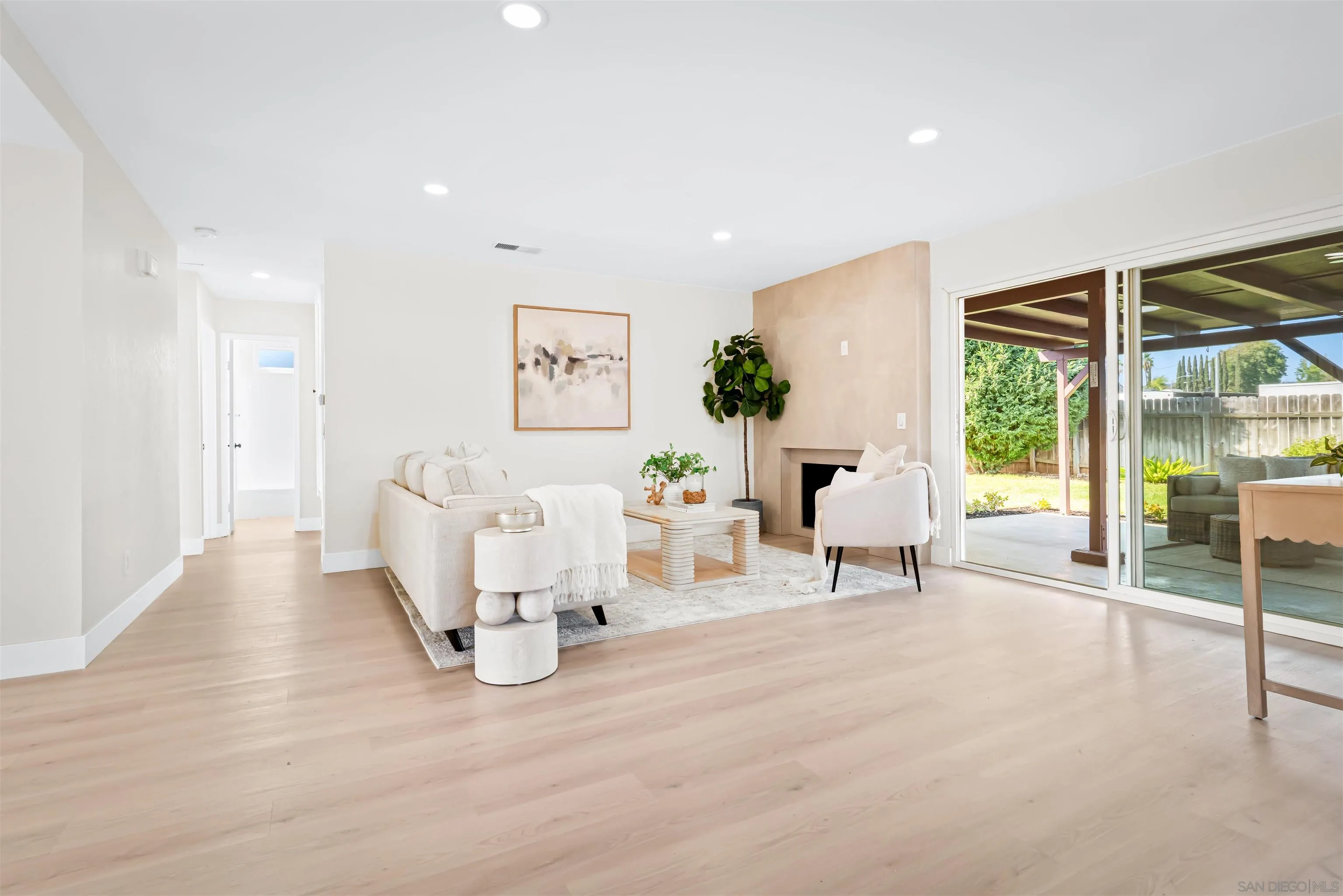 1414 Leslie Ct