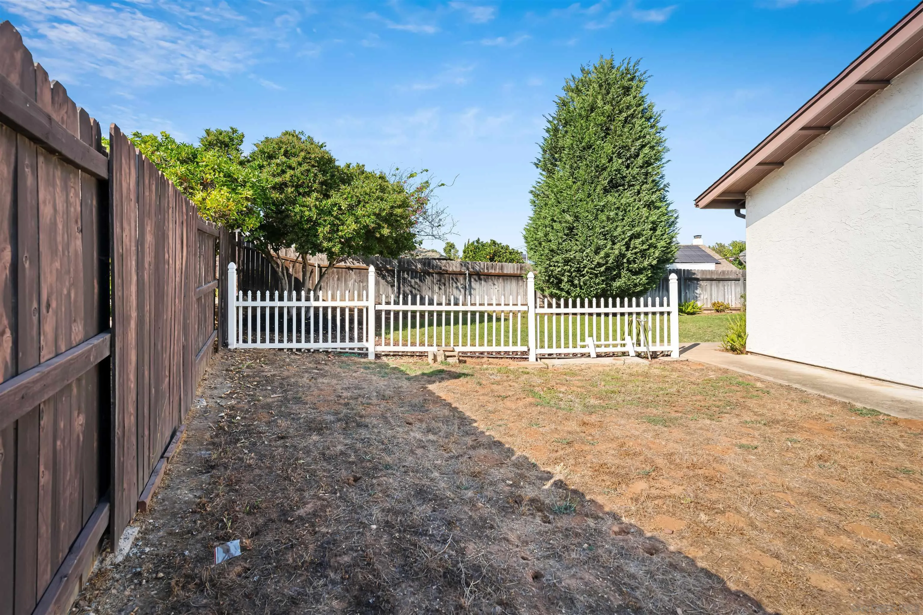 1414 Leslie Ct