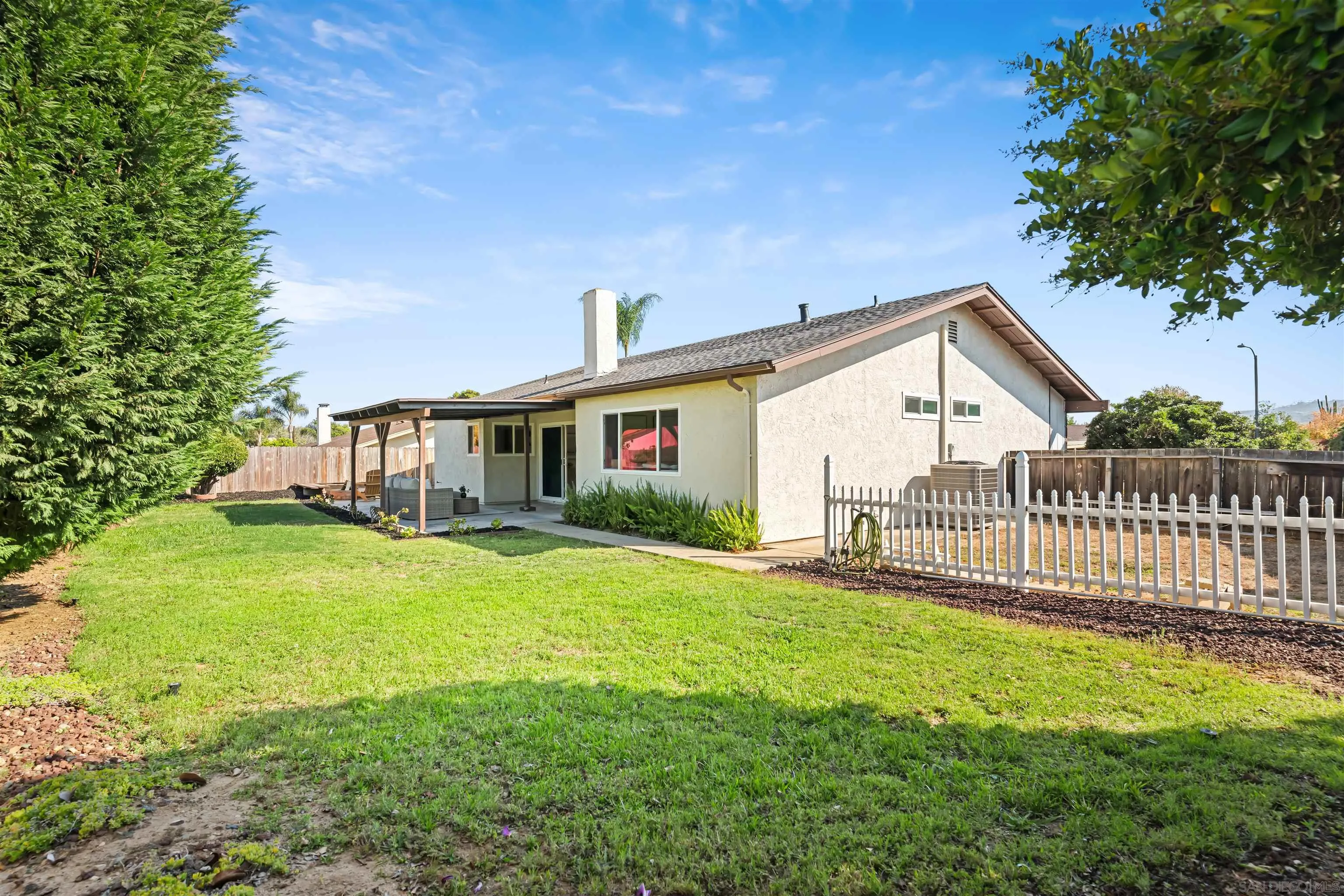 1414 Leslie Ct