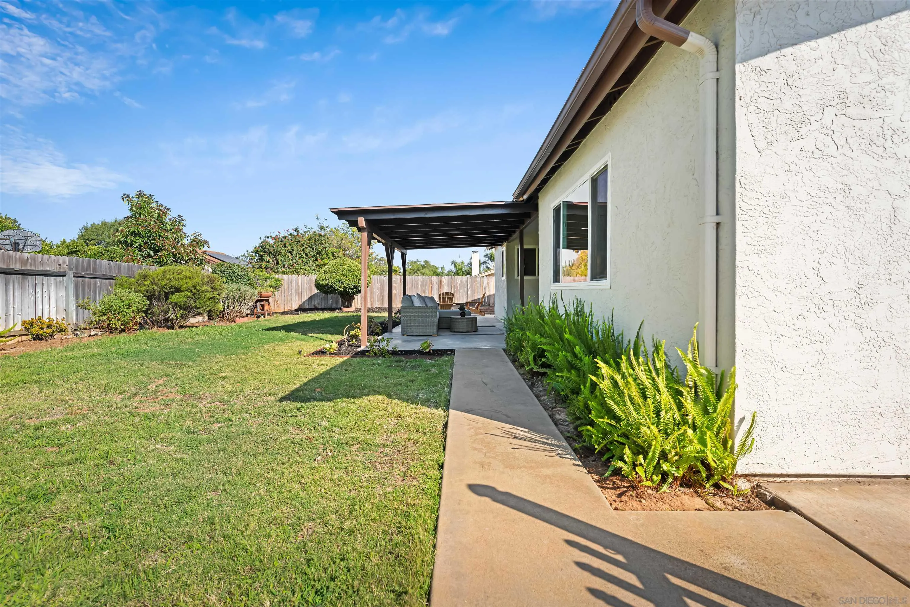 1414 Leslie Ct