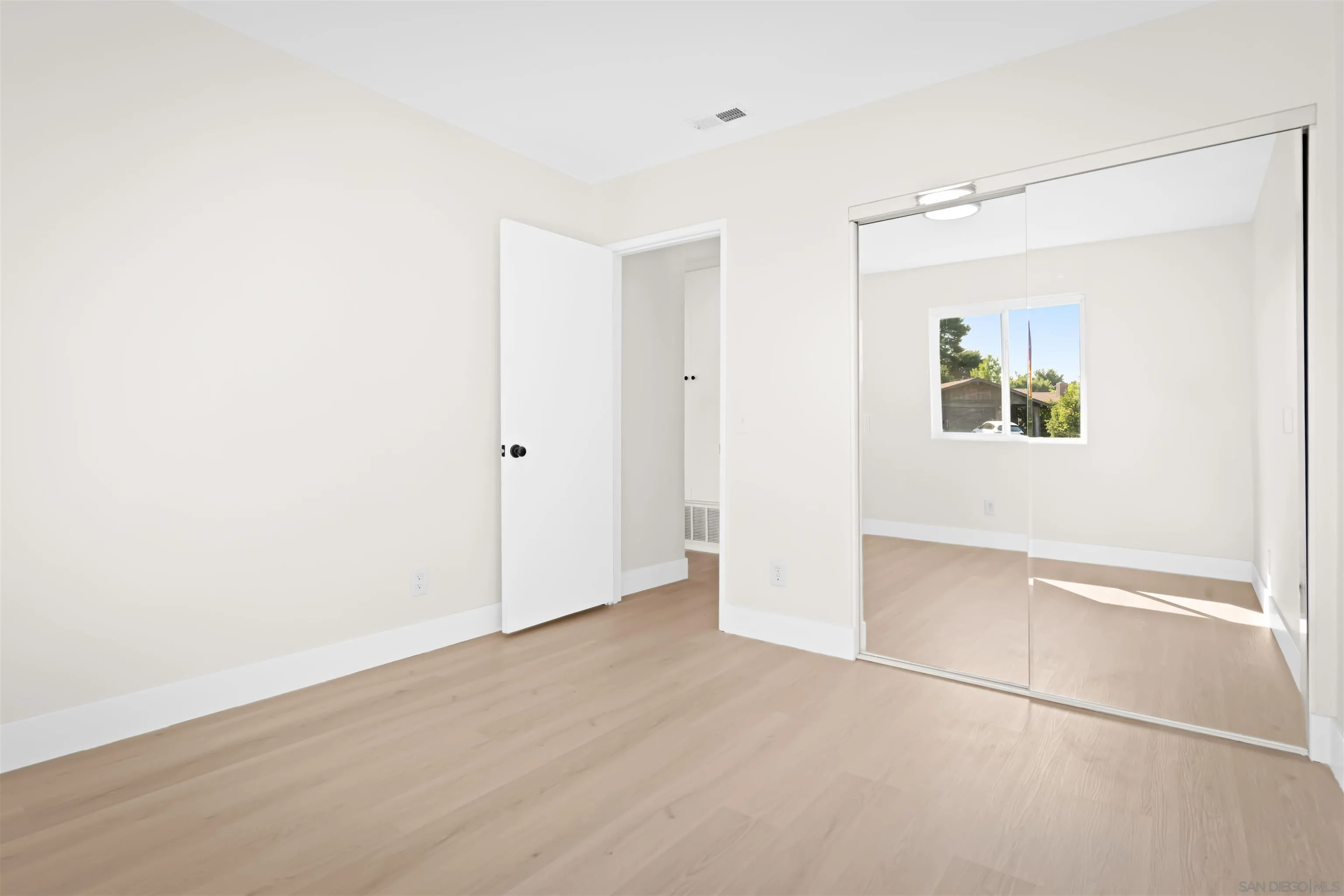 1414 Leslie Ct