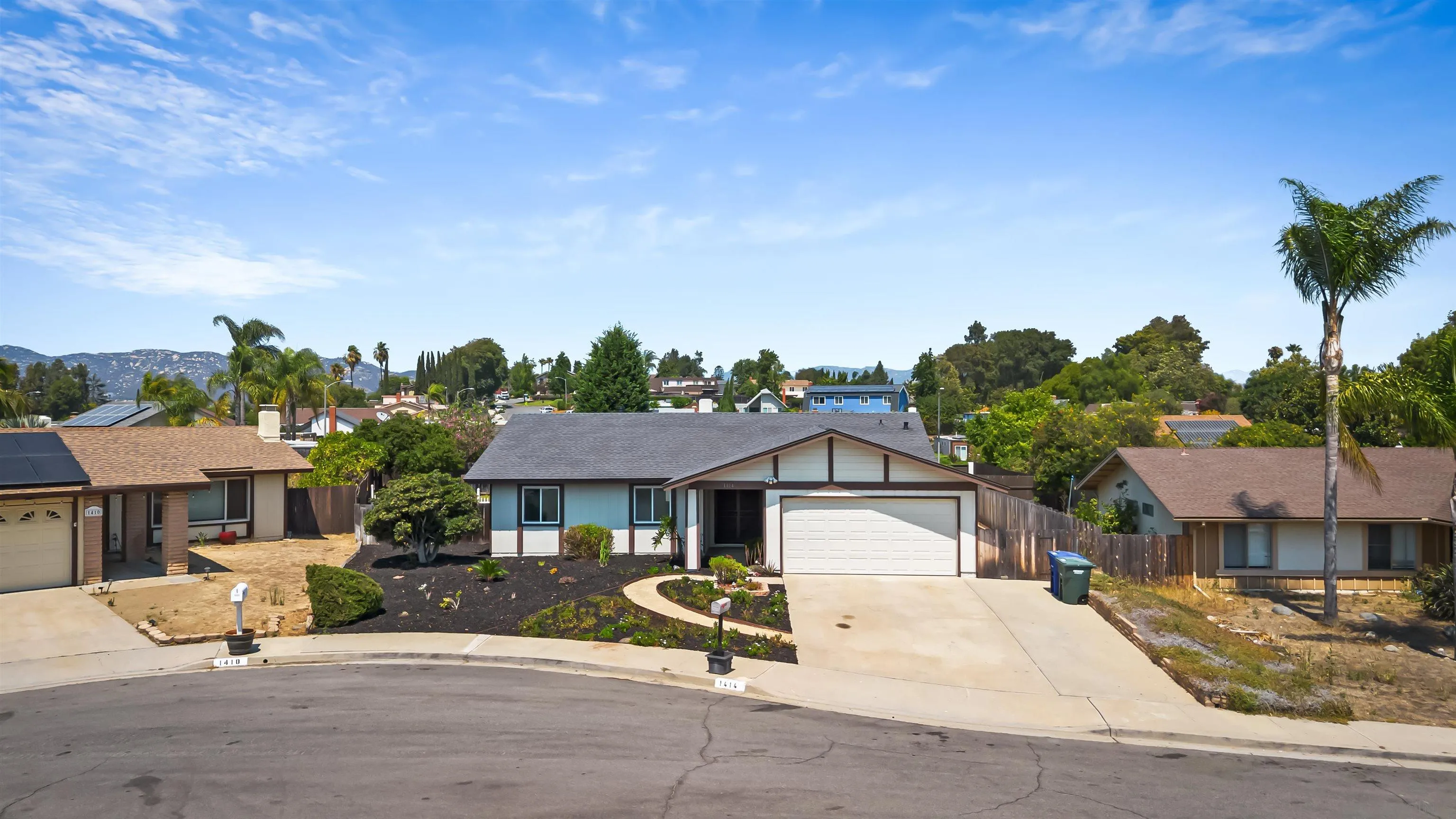 1414 Leslie Ct