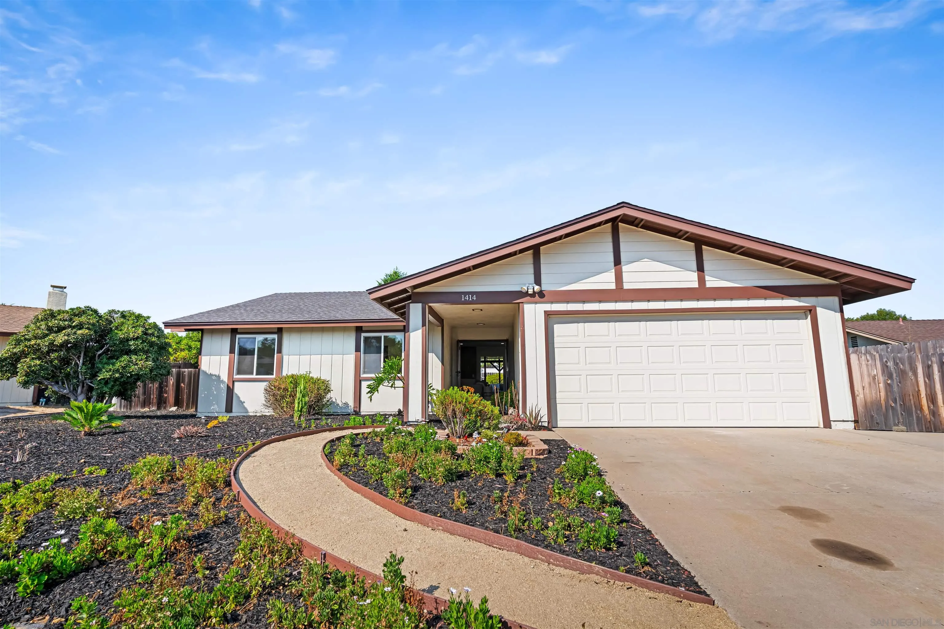 1414 Leslie Ct