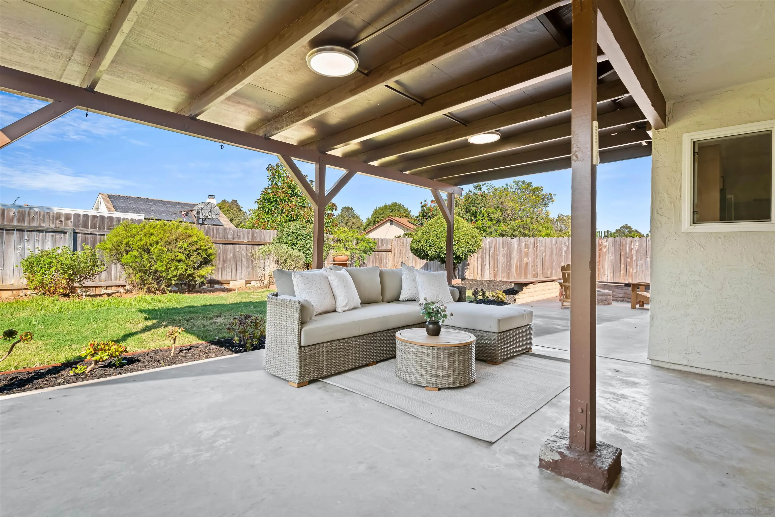 1414 Leslie Ct