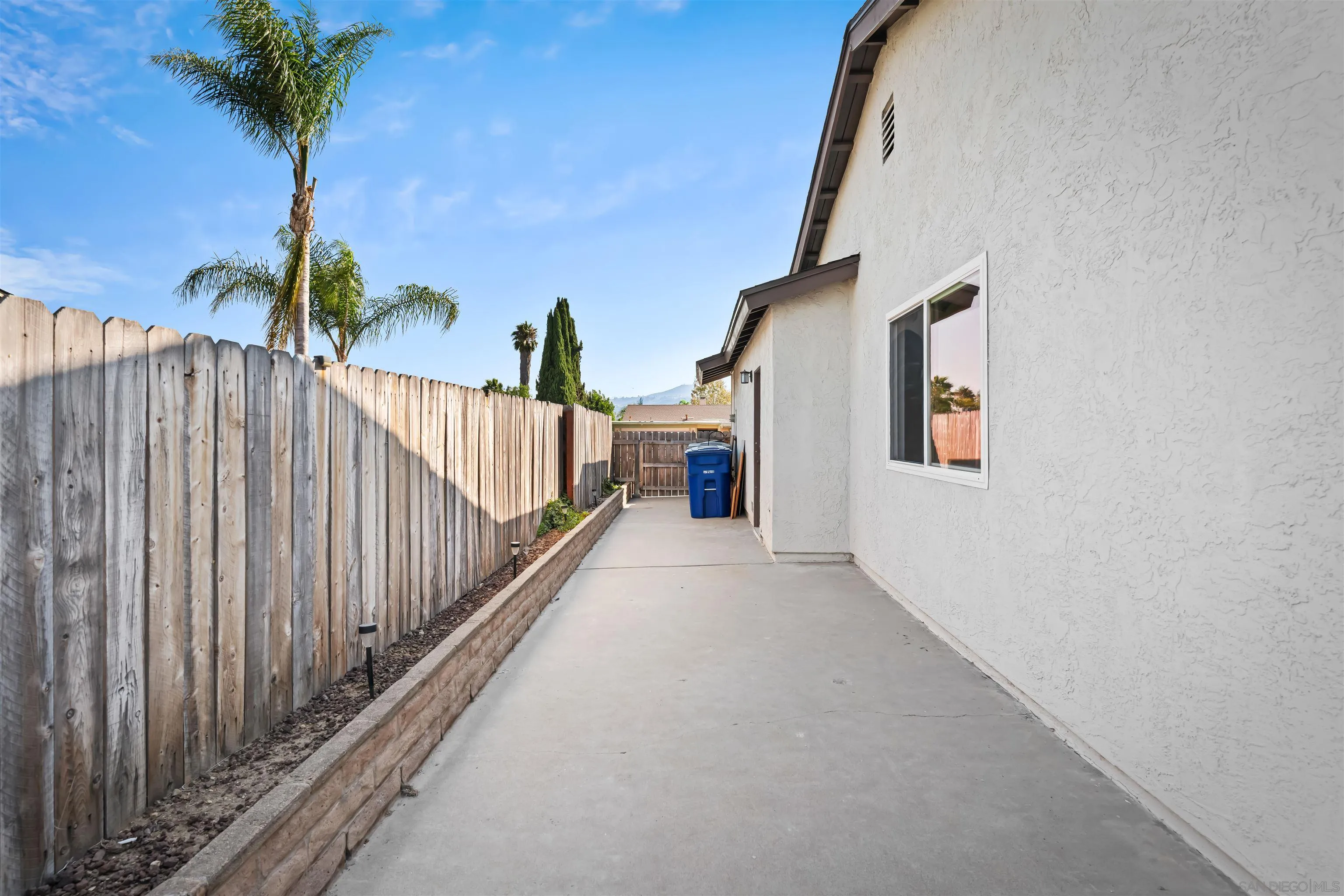 1414 Leslie Ct