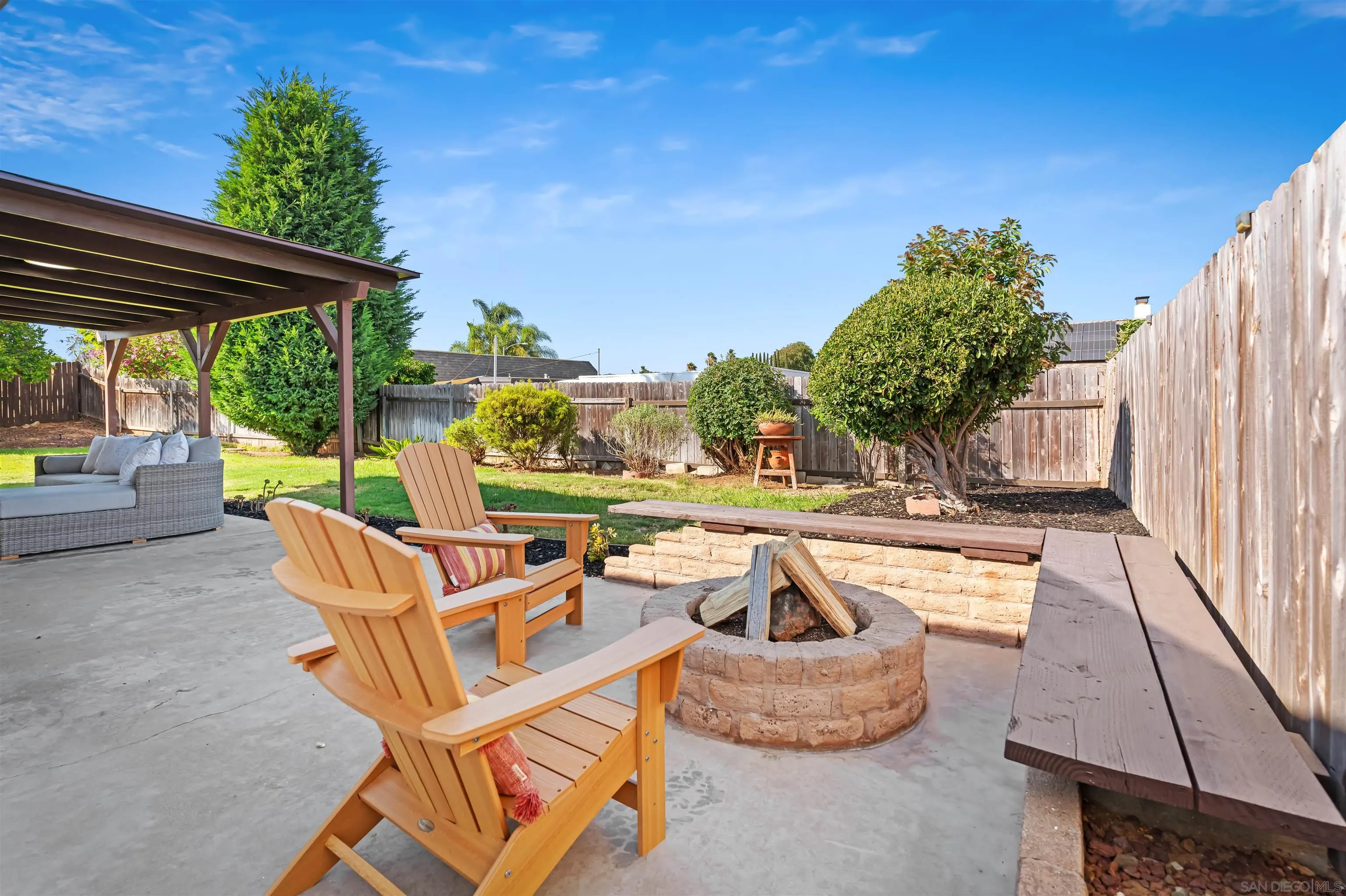 1414 Leslie Ct
