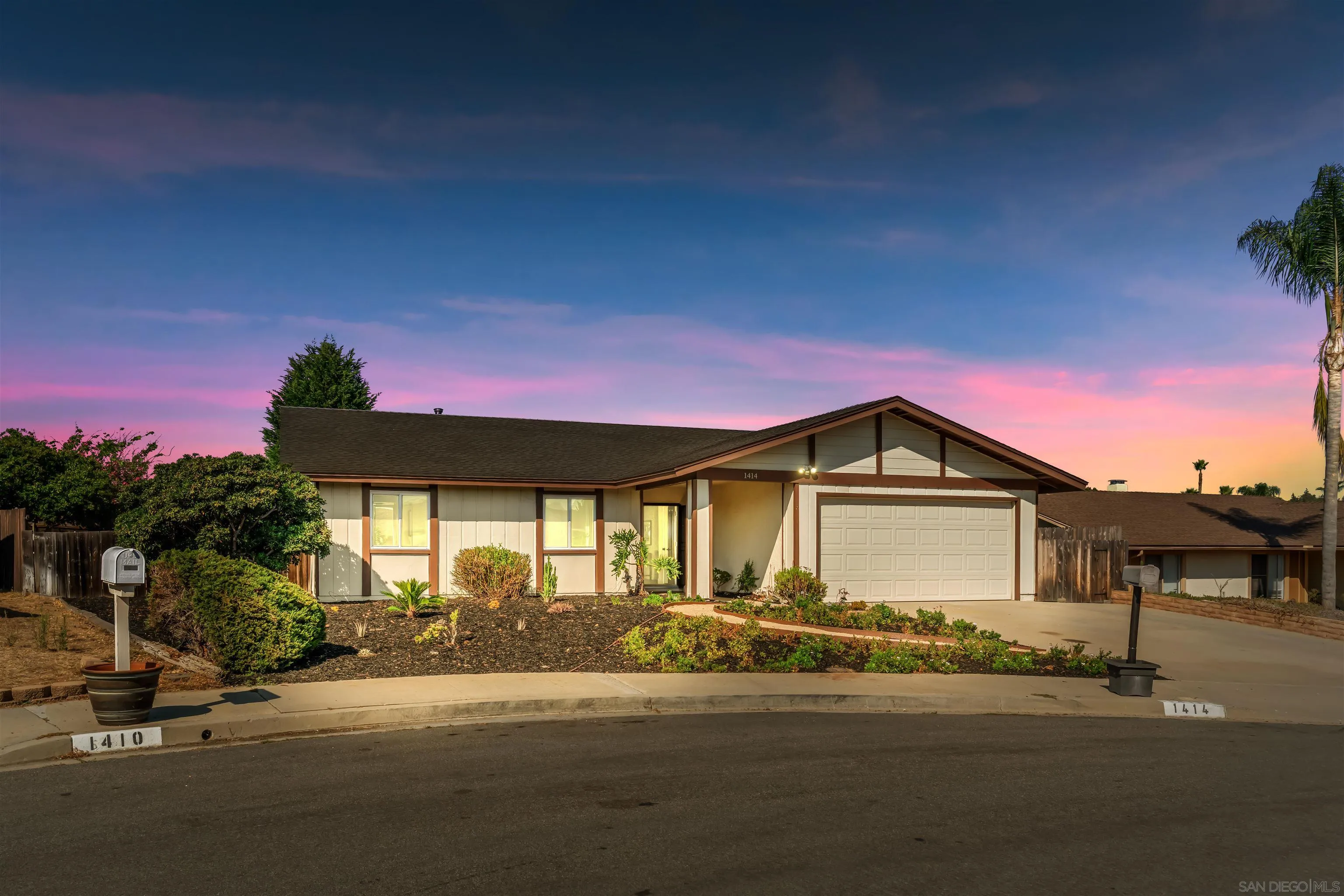 1414 Leslie Ct