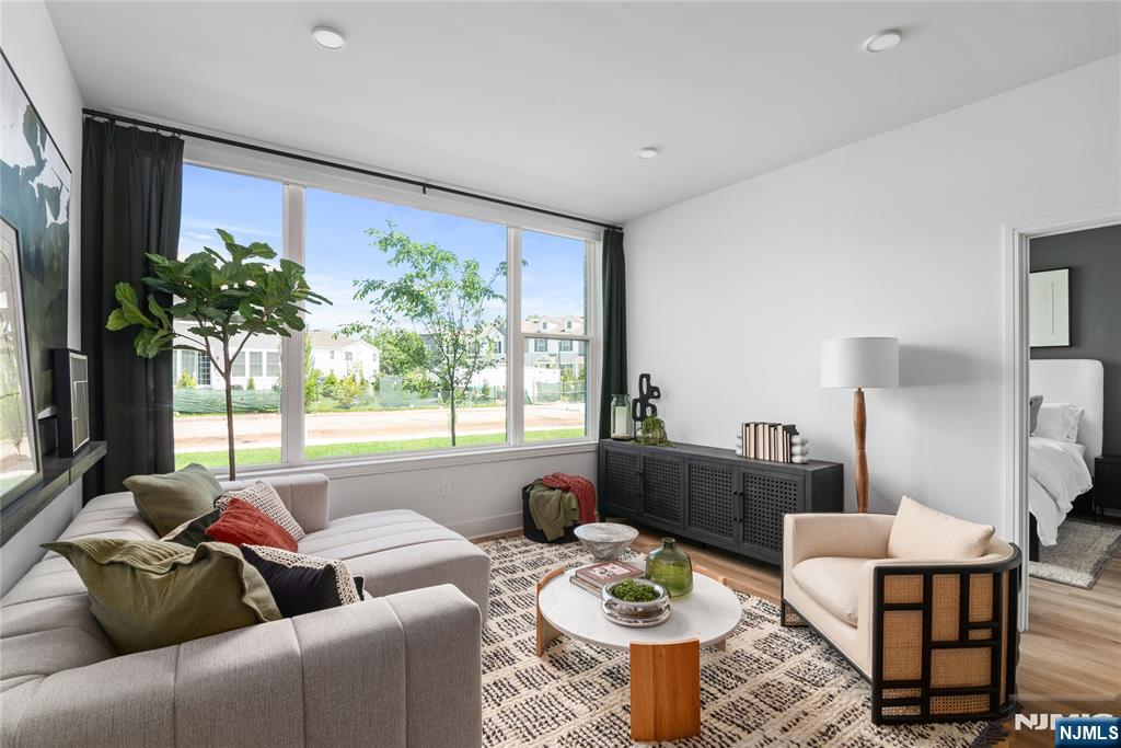 18 Park Avenue 330