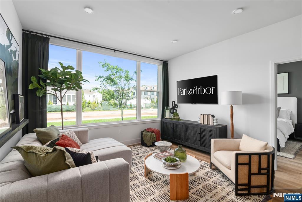 18 Park Avenue 330