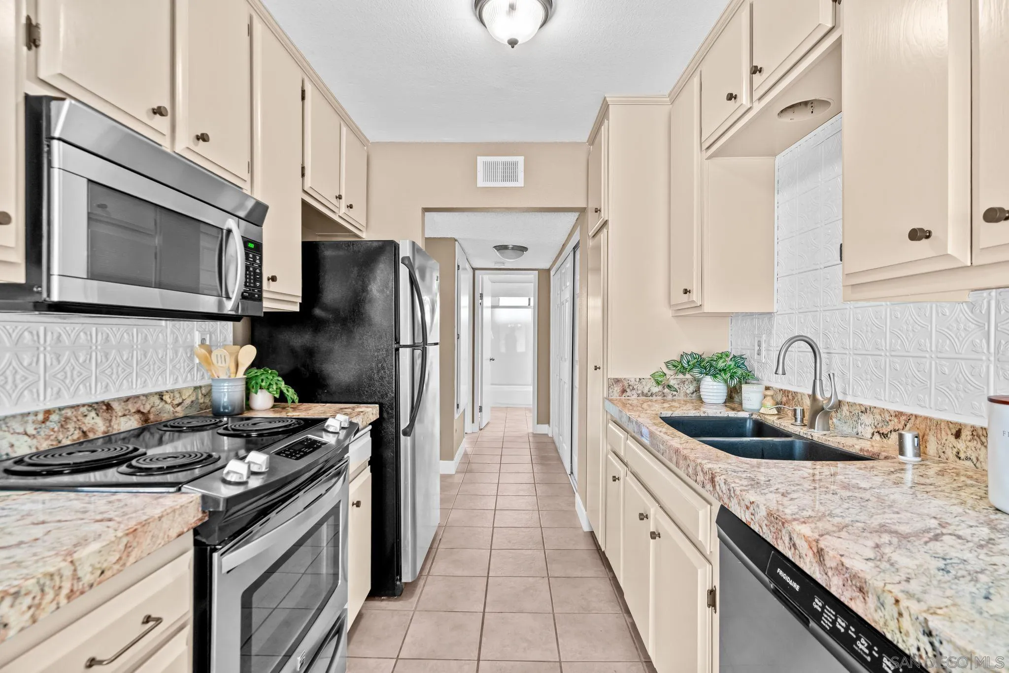 450 W W Vermont Ave Unit 104