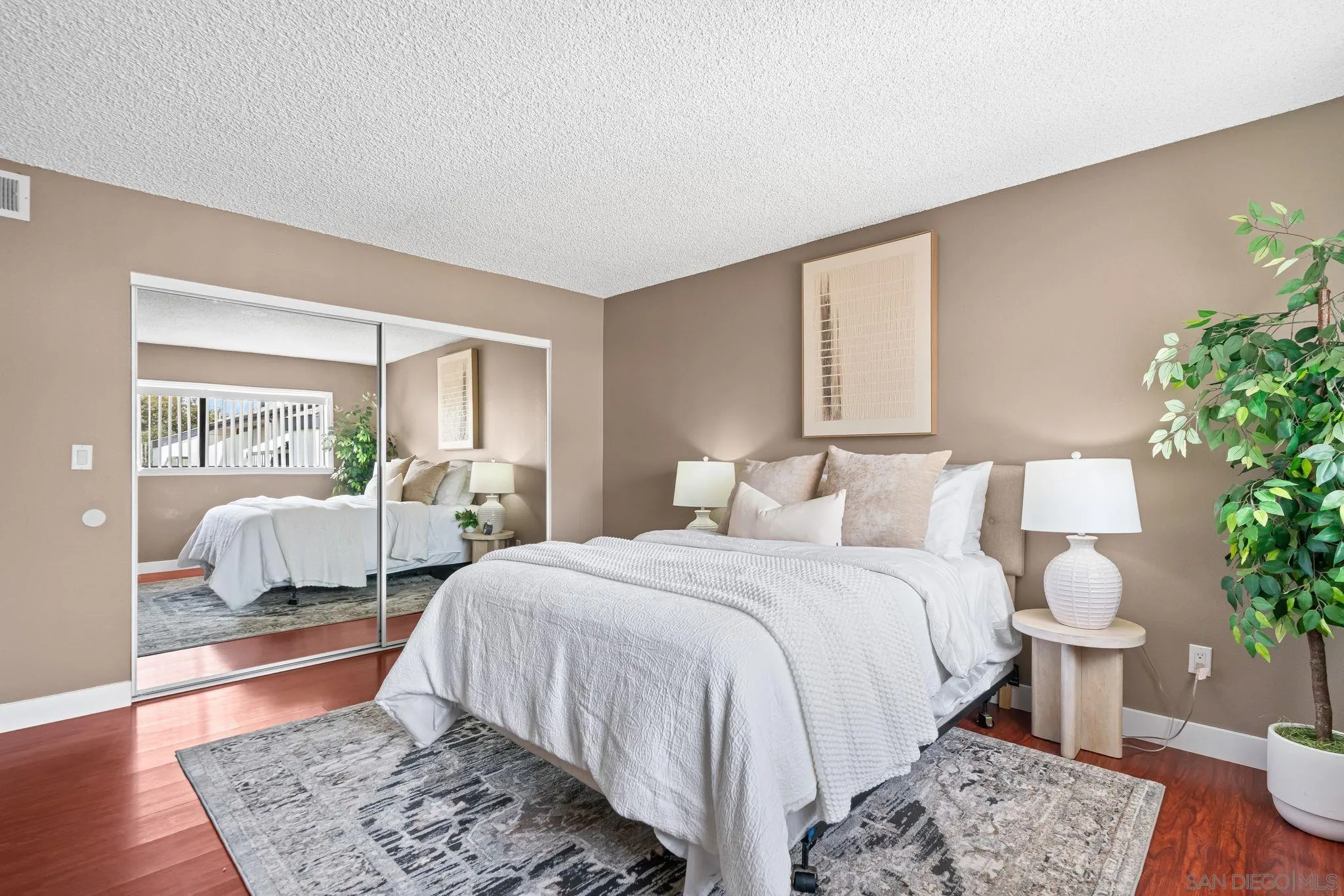 450 W W Vermont Ave Unit 104