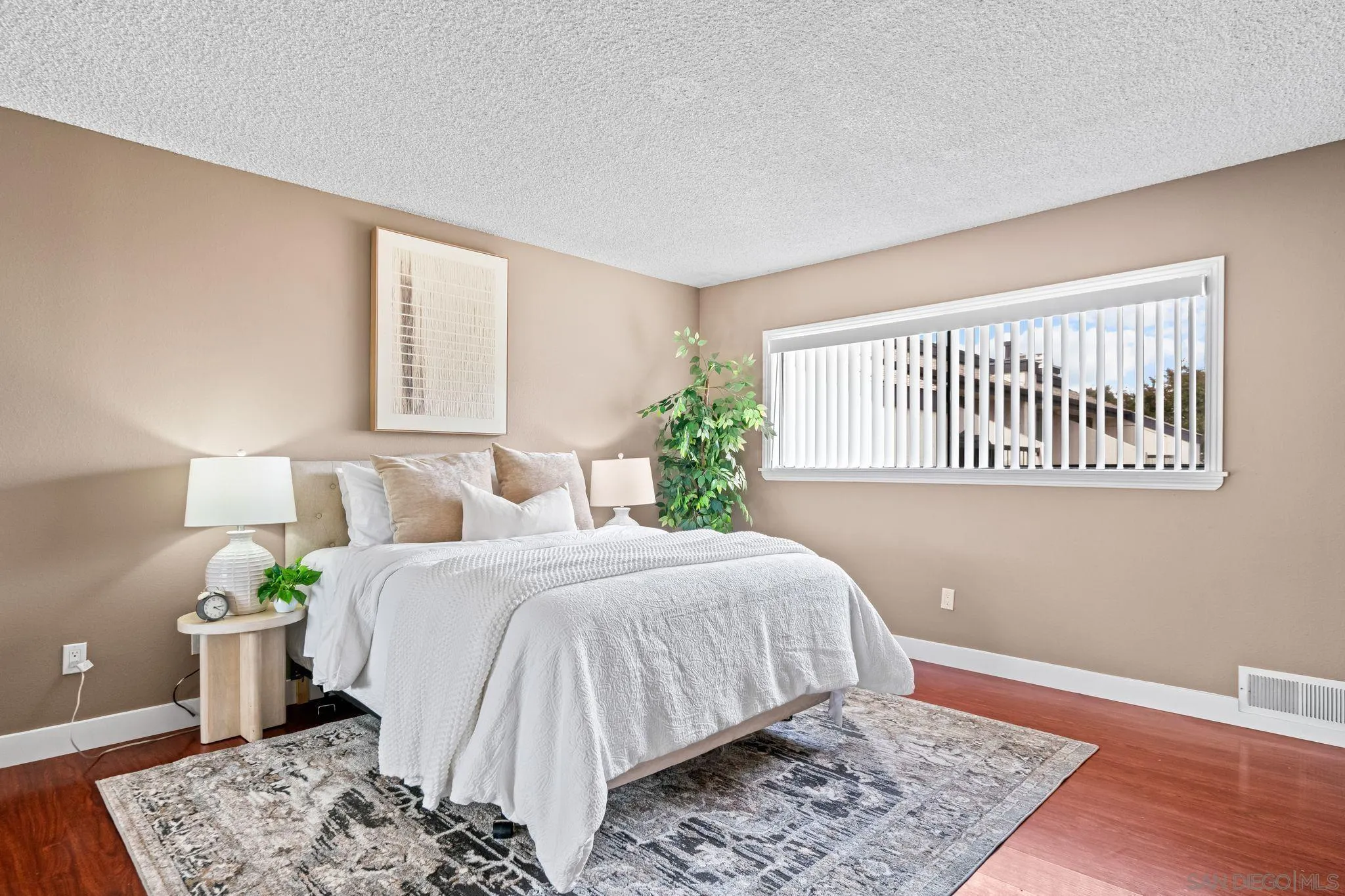 450 W W Vermont Ave Unit 104