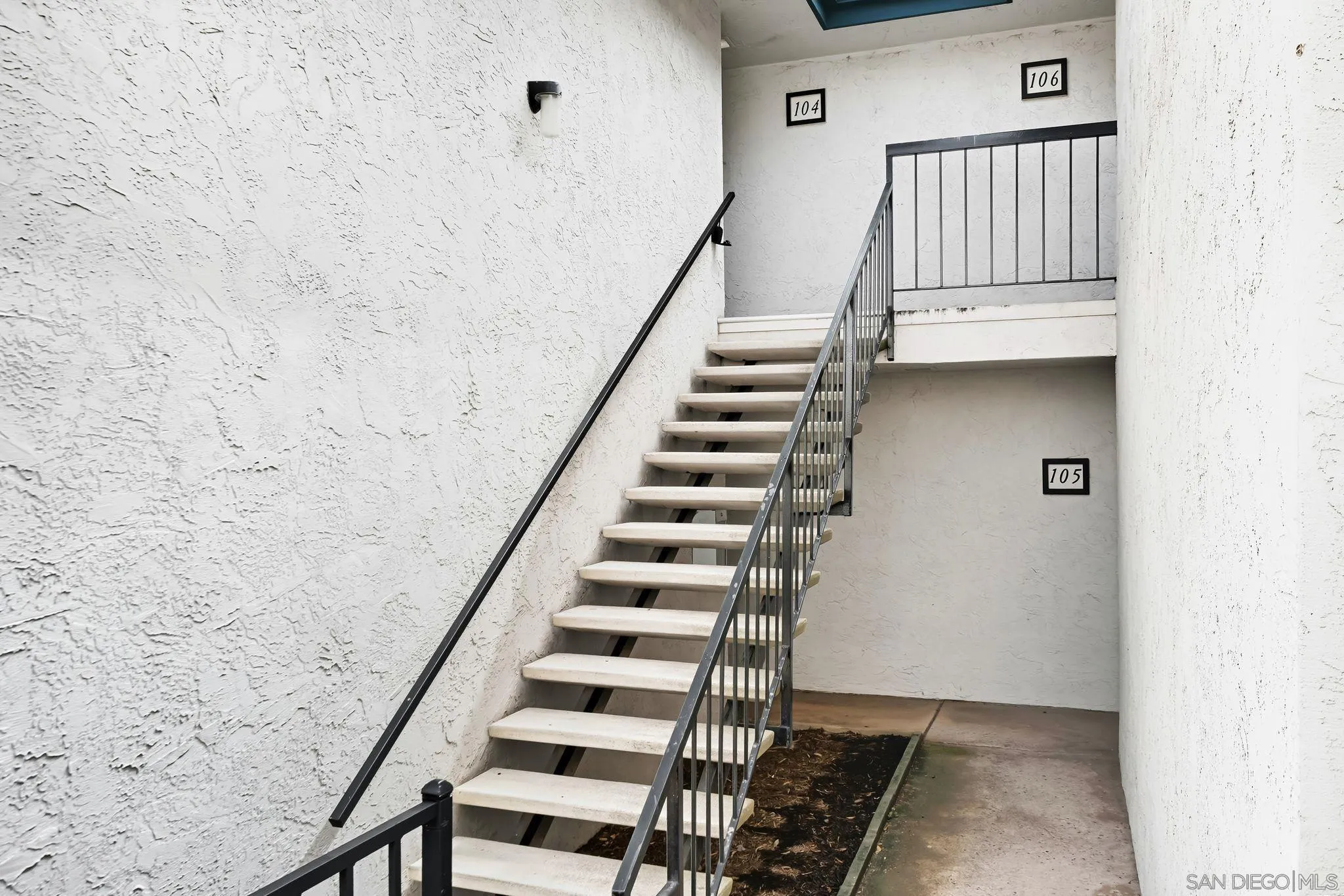 450 W W Vermont Ave Unit 104