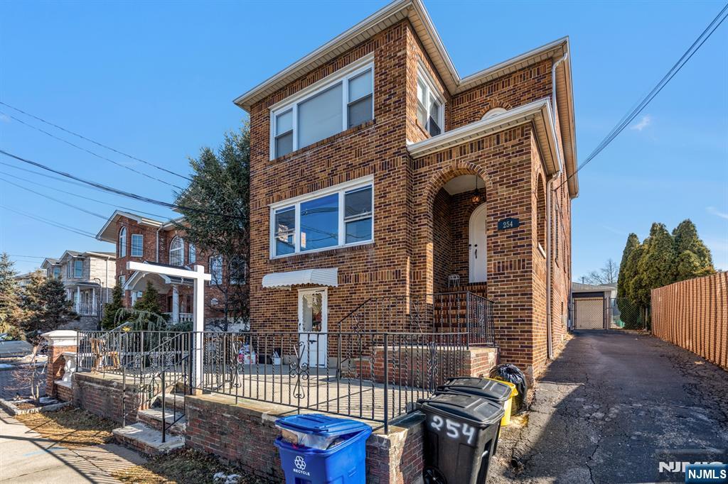 254 Roff Avenue 2