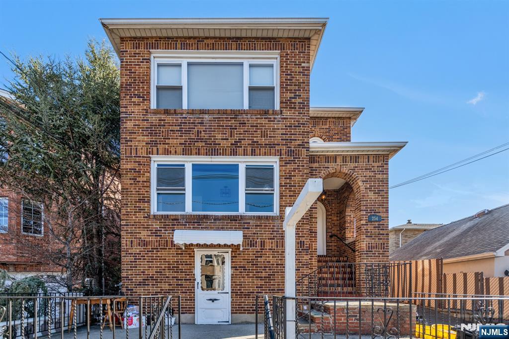 254 Roff Avenue 2