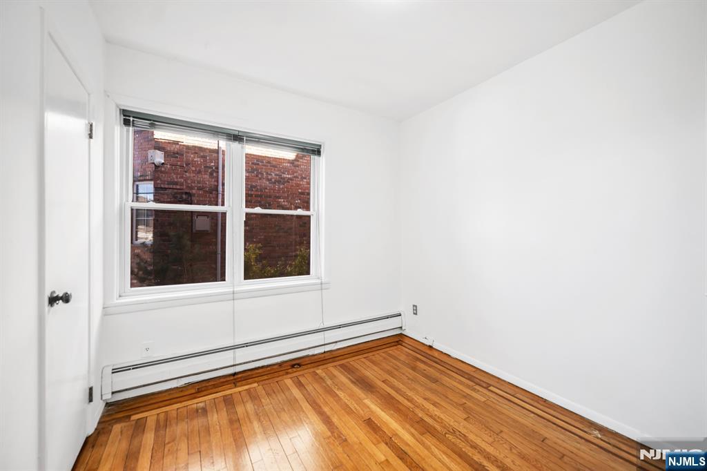 254 Roff Avenue 2
