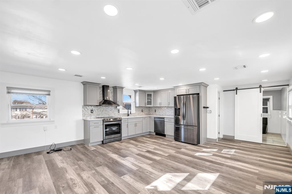 208 Riverside Avenue 2