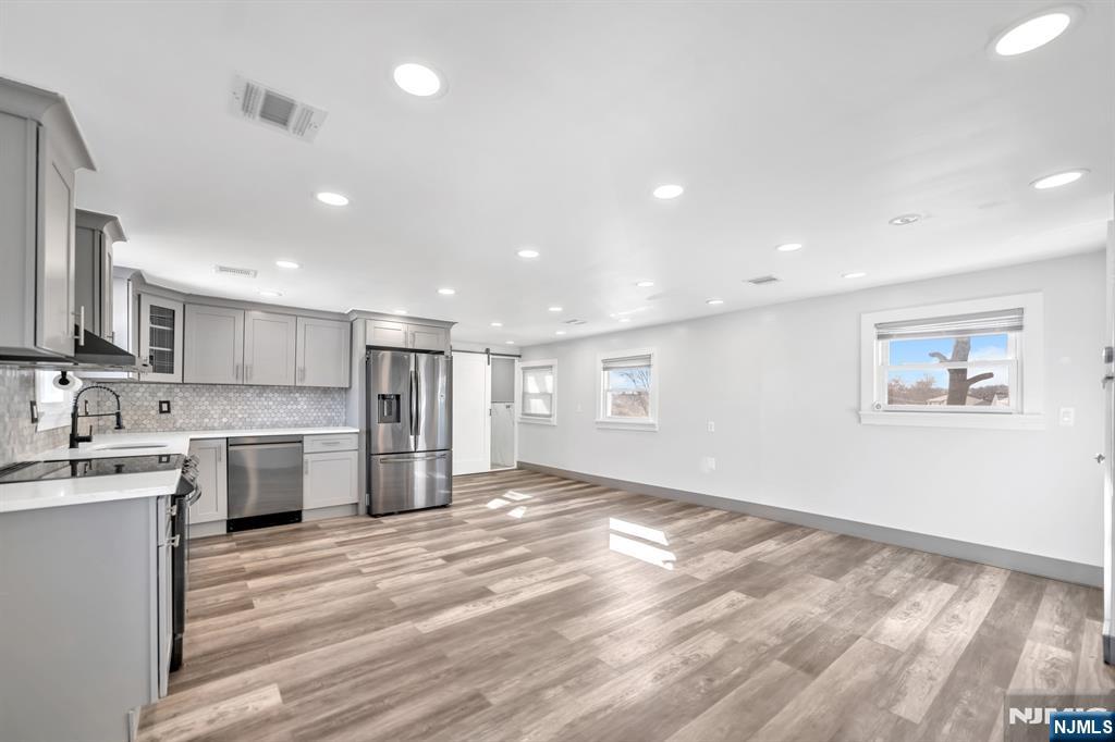 208 Riverside Avenue 2