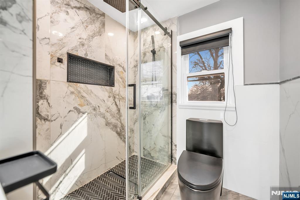 208 Riverside Avenue 2
