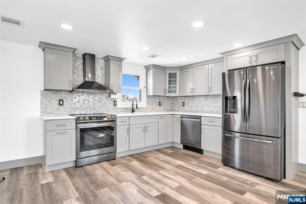 208 Riverside Avenue 2