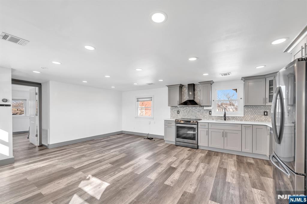 208 Riverside Avenue 2