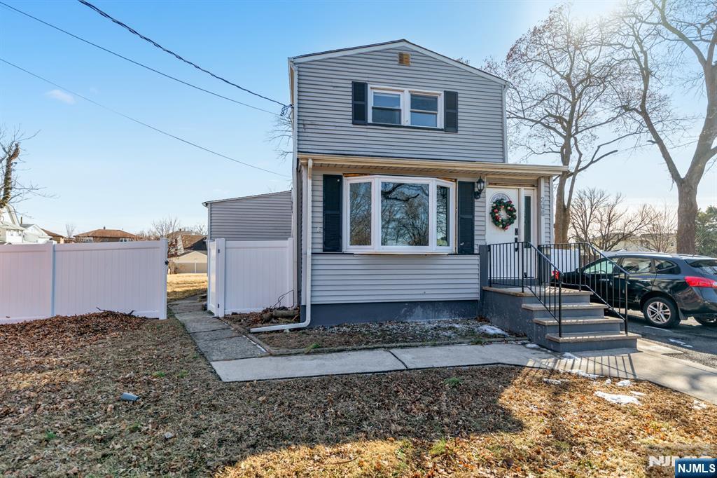 208 Riverside Avenue 2