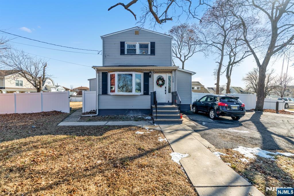 208 Riverside Avenue 2