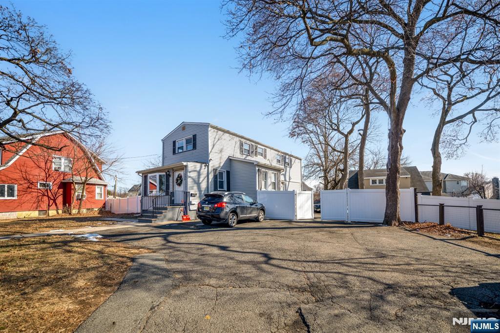 208 Riverside Avenue 2