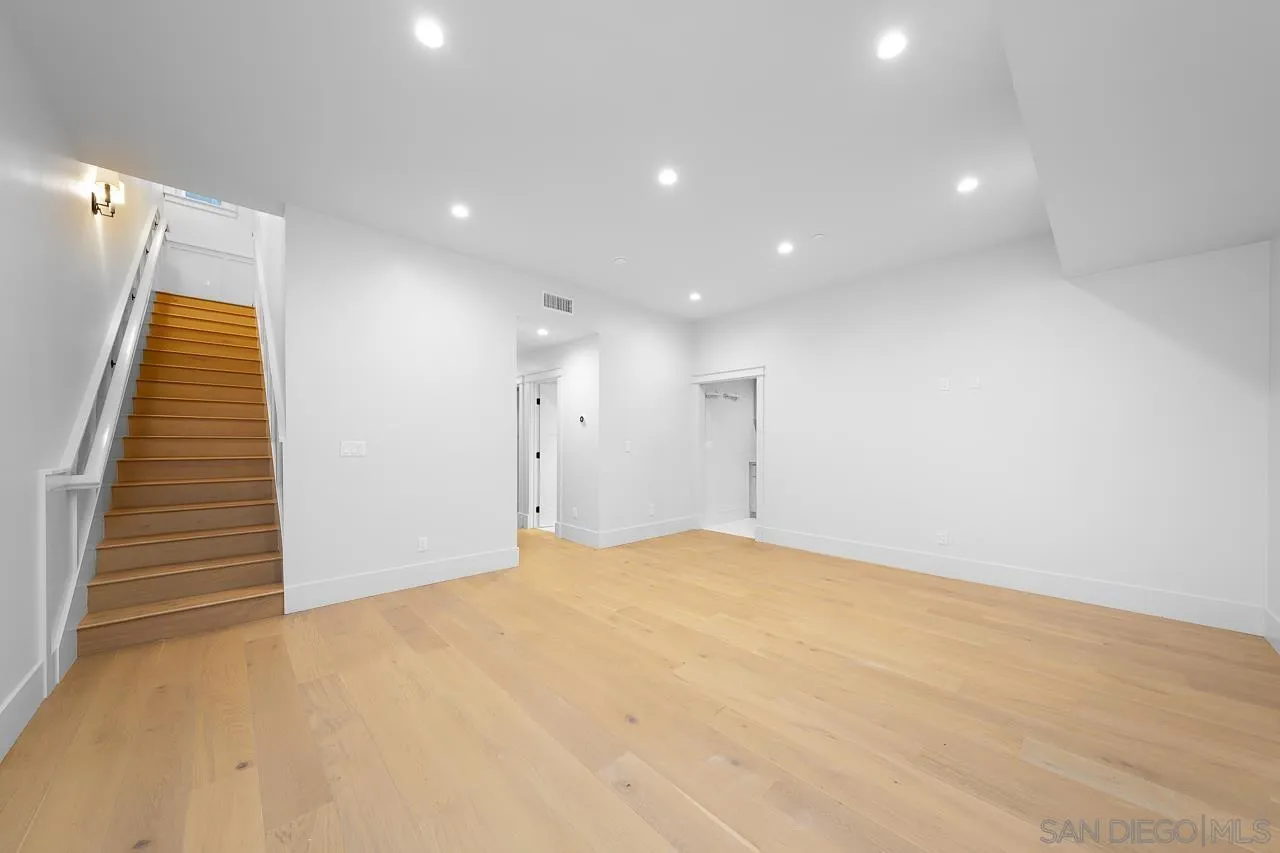 825 9th St.