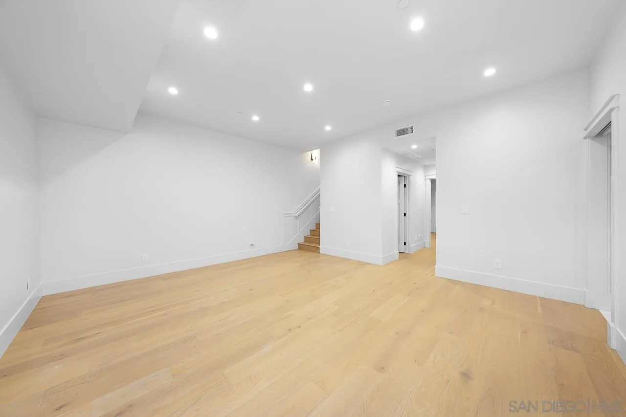 825 9th St.