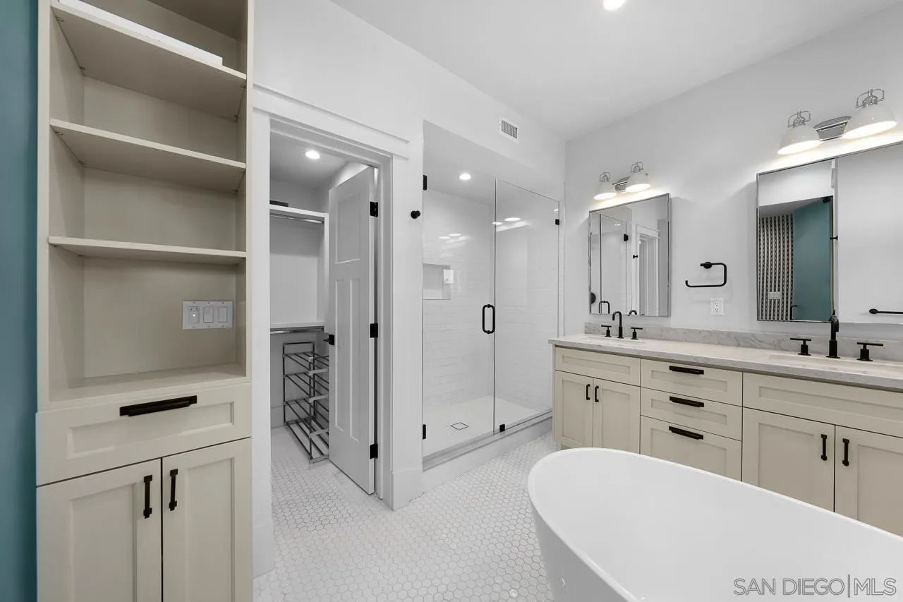 825 9th St.