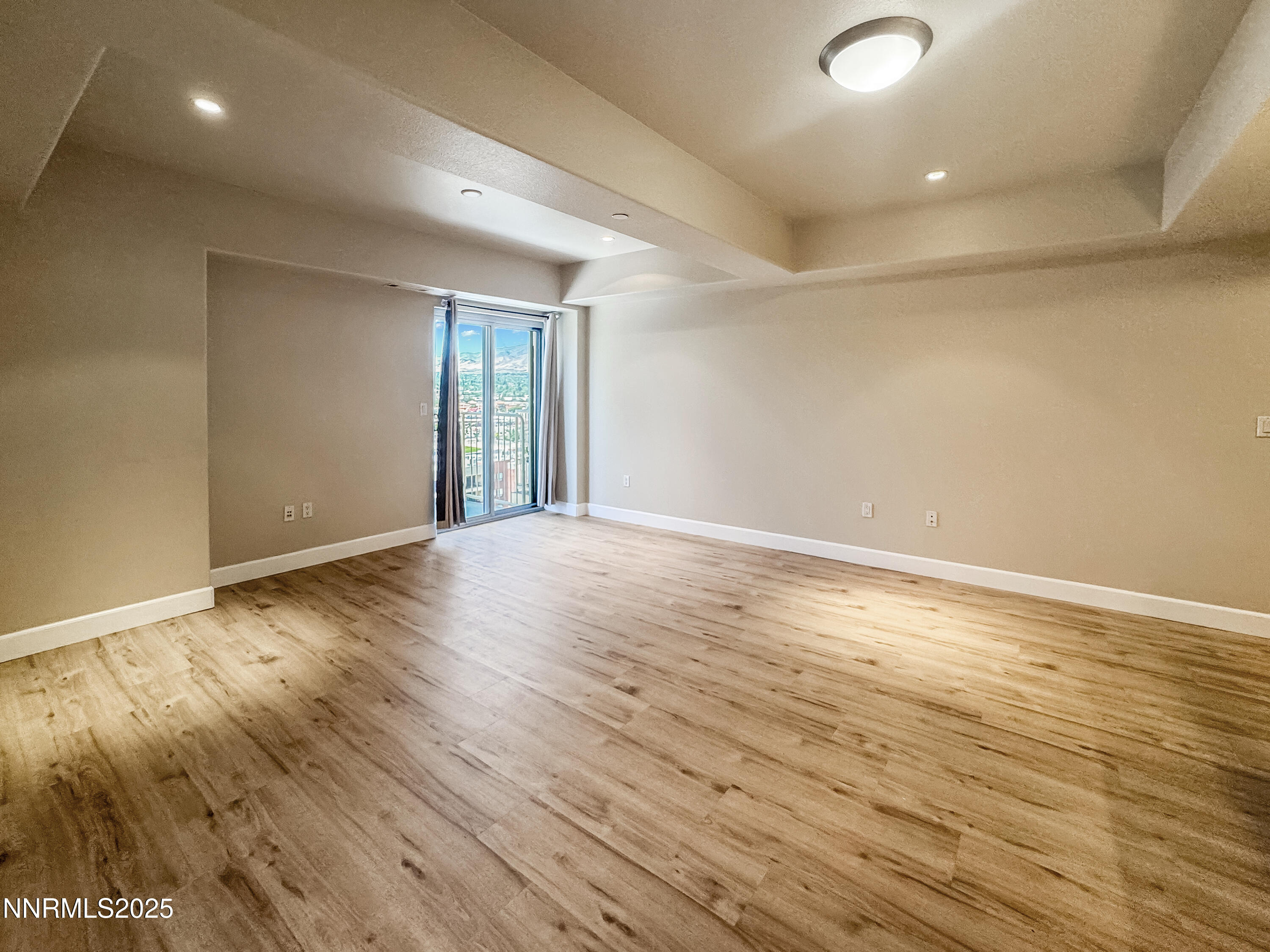 200 W 2nd Street, 1107