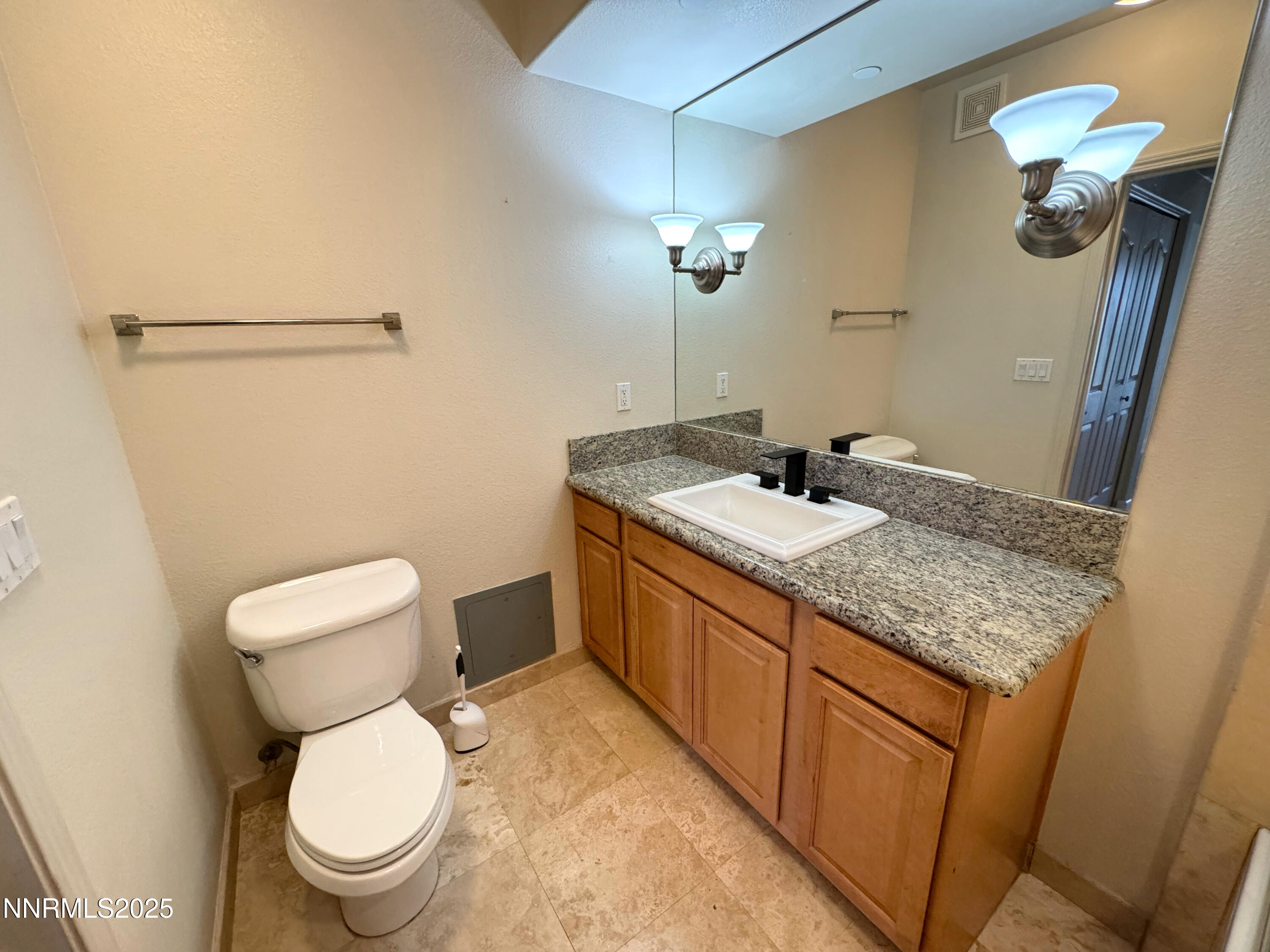 200 W 2nd Street, 1107