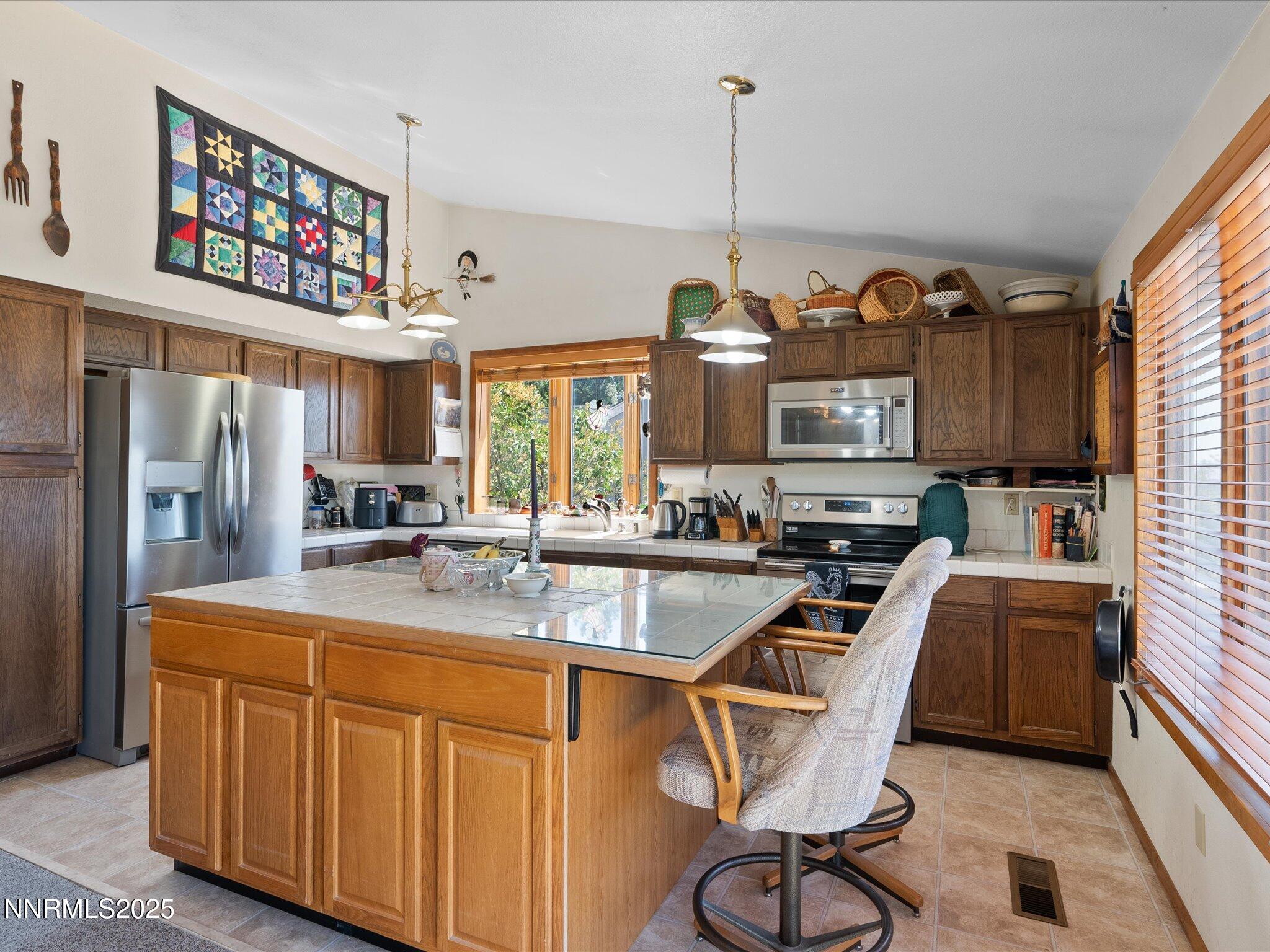3852 Bexley Square