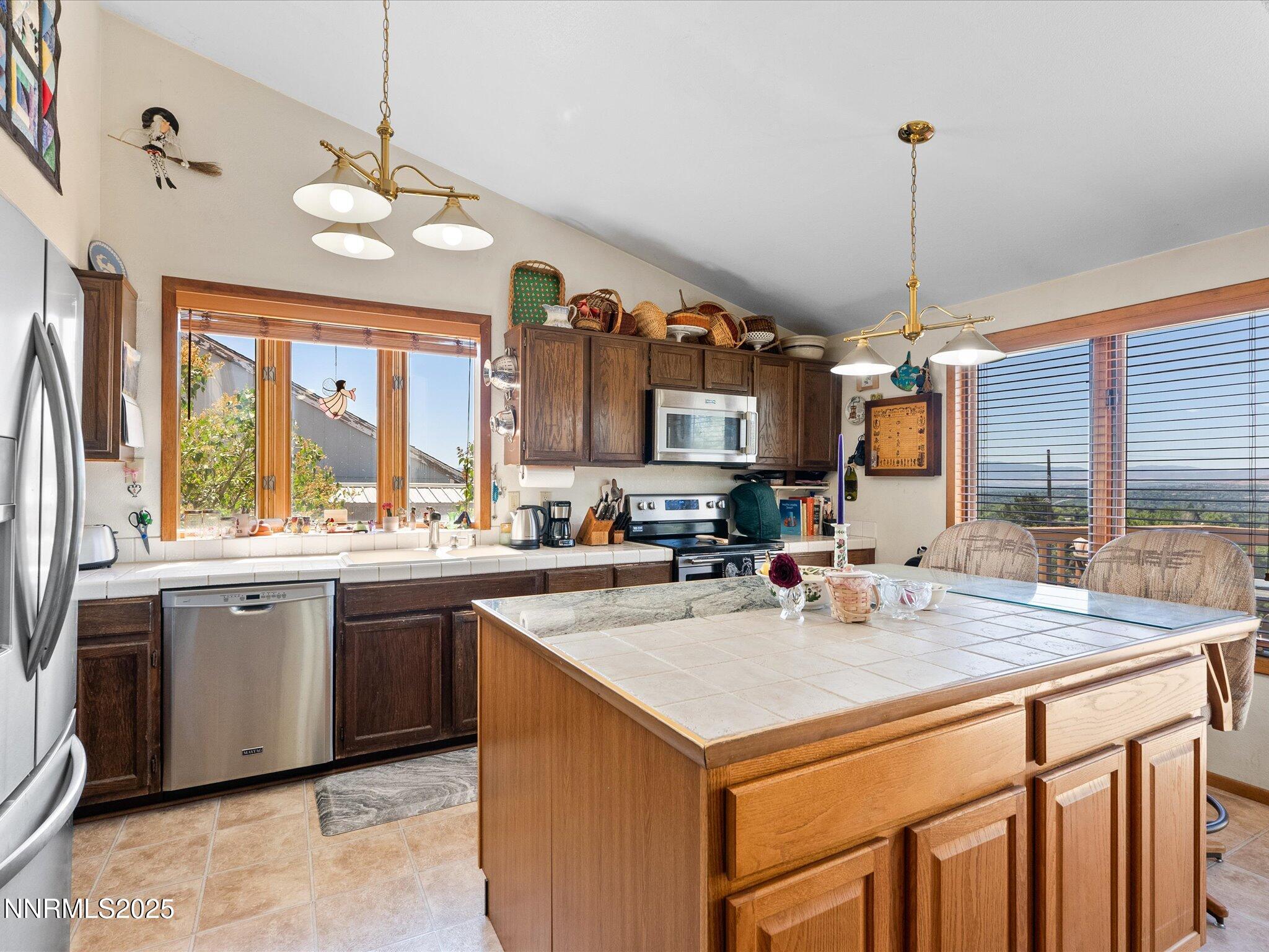 3852 Bexley Square