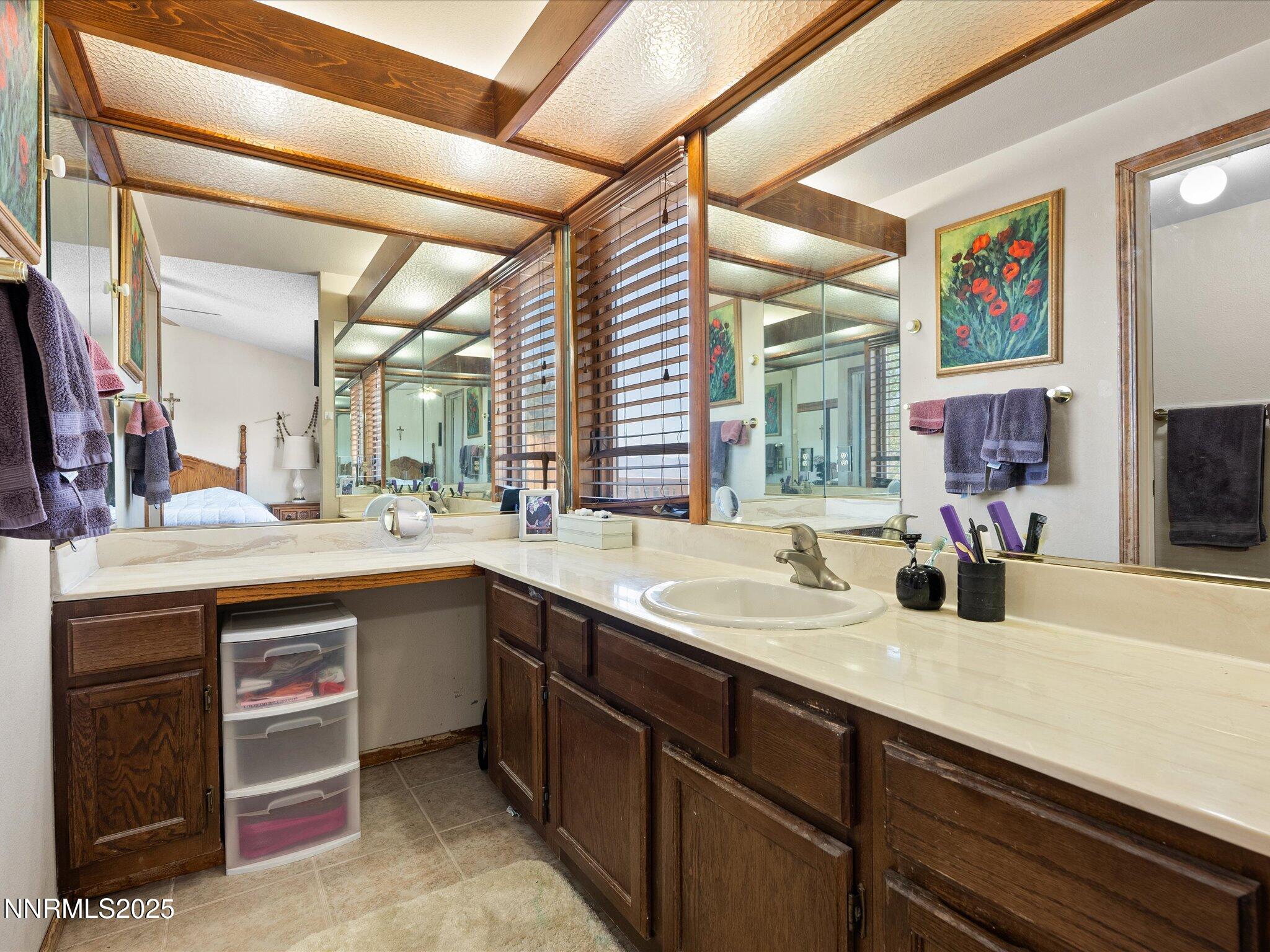 3852 Bexley Square