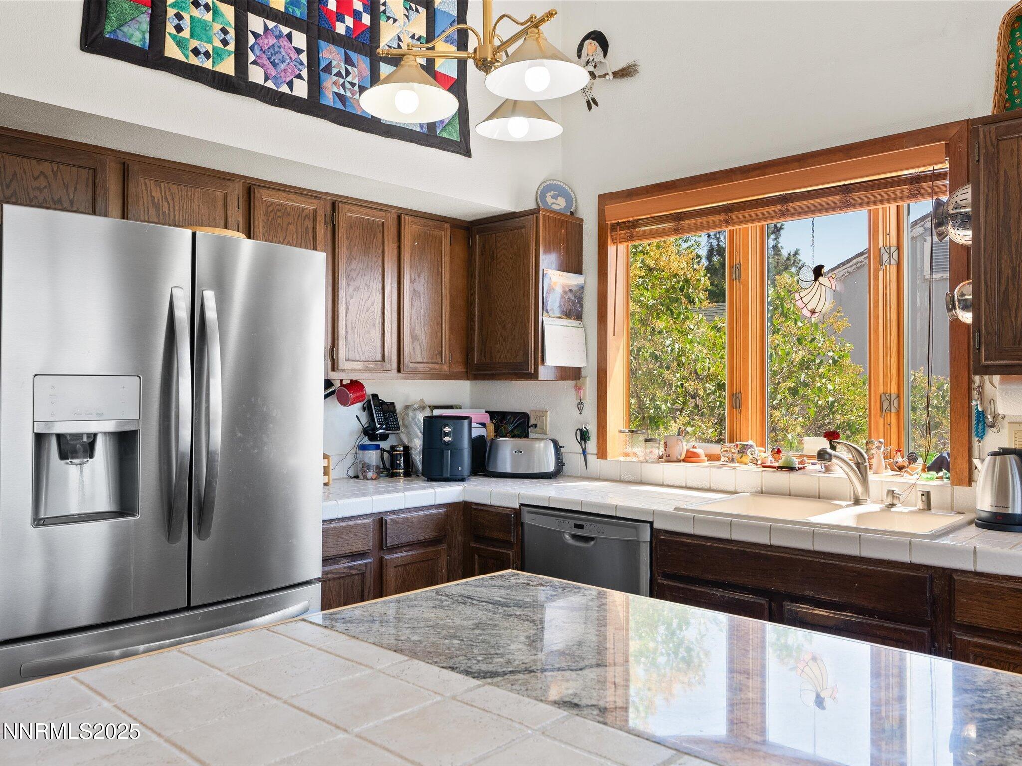 3852 Bexley Square