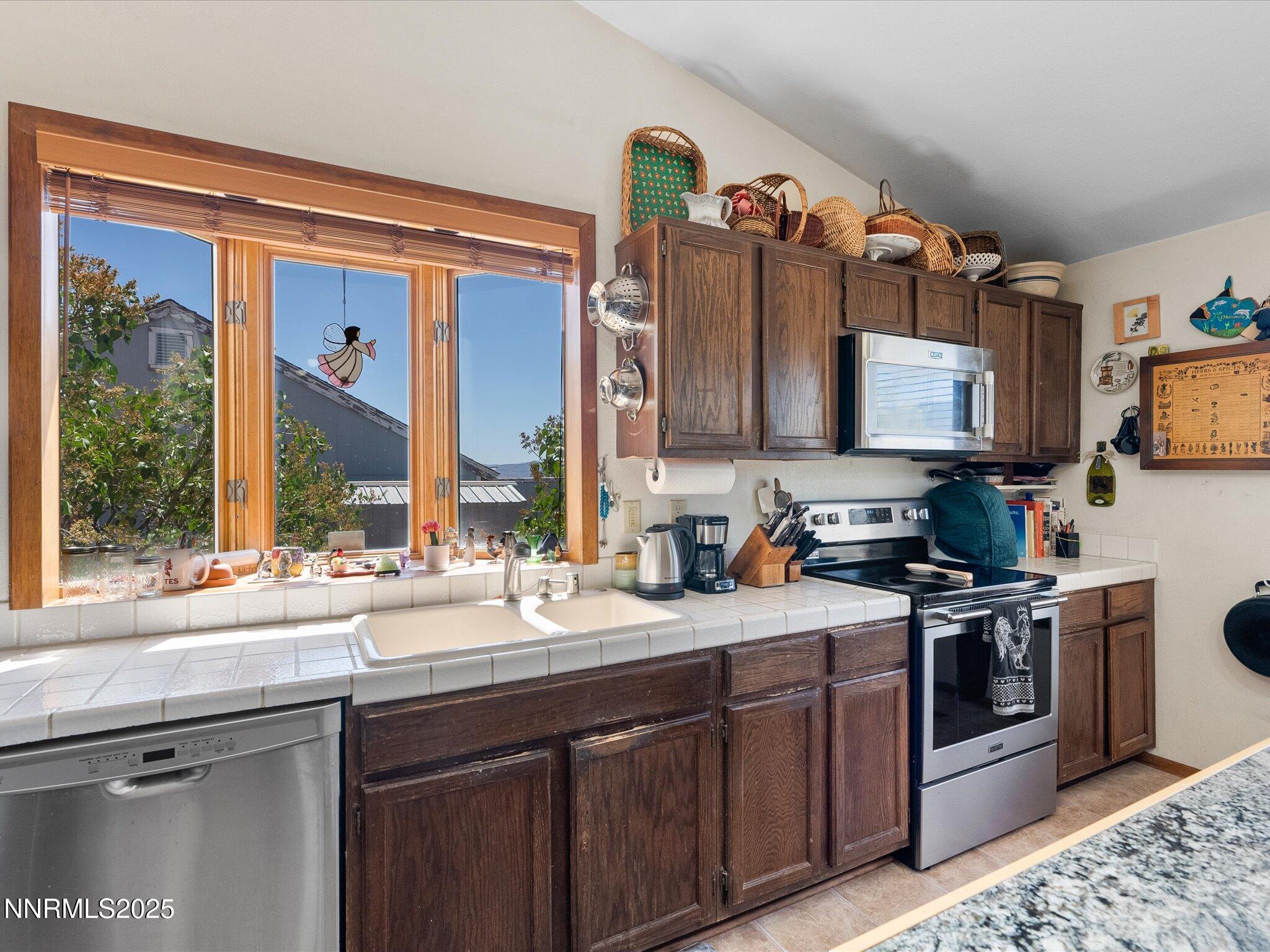 3852 Bexley Square