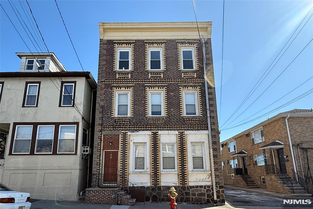 318 Harrison Avenue