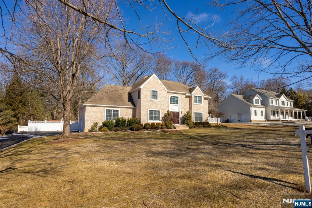3 Woodcrest Lane