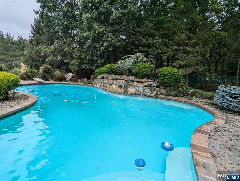 3 Woodcrest Lane