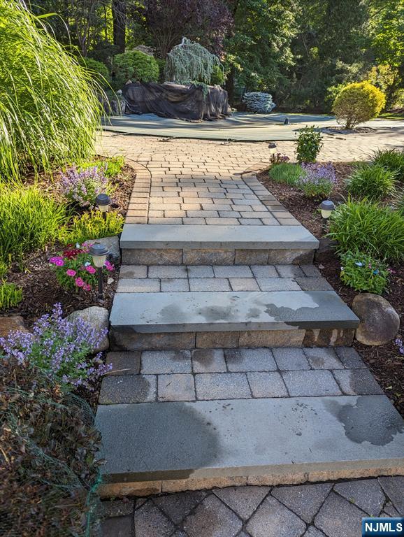 3 Woodcrest Lane